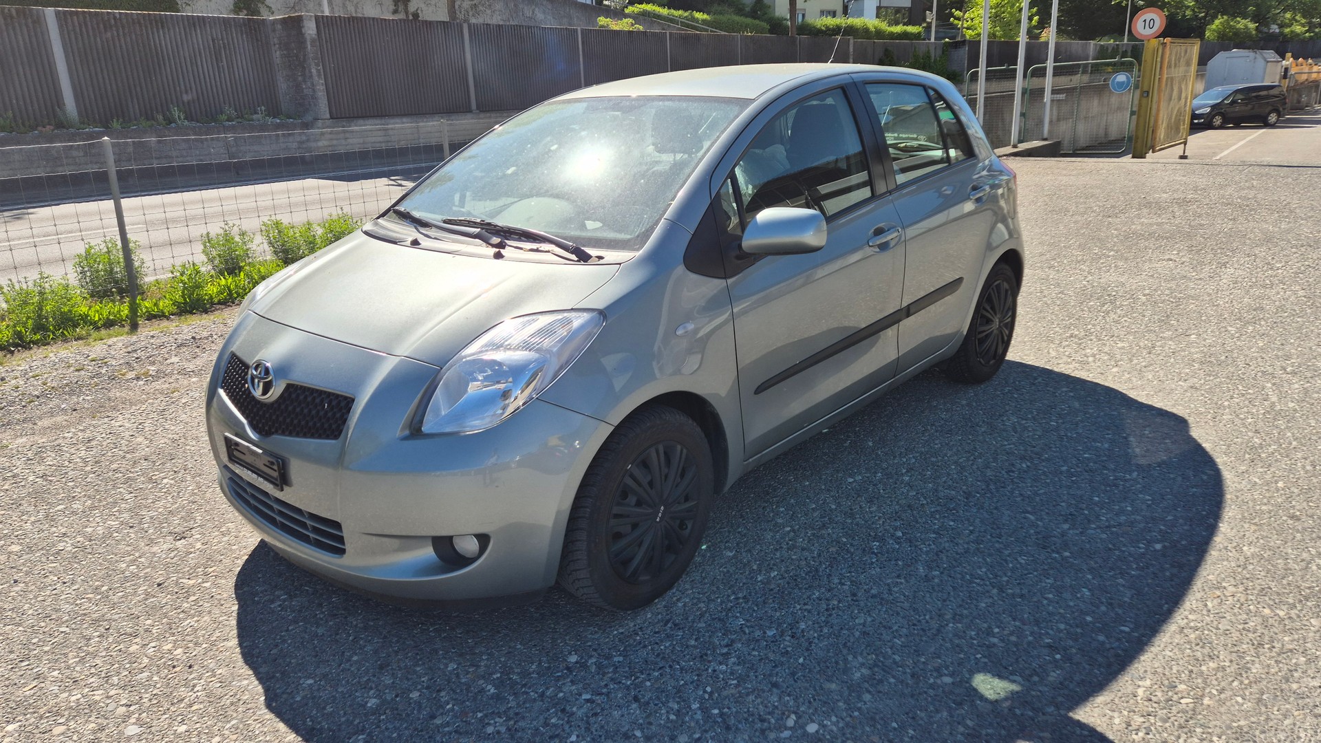TOYOTA Yaris 1.3 Linea Luna-image-2