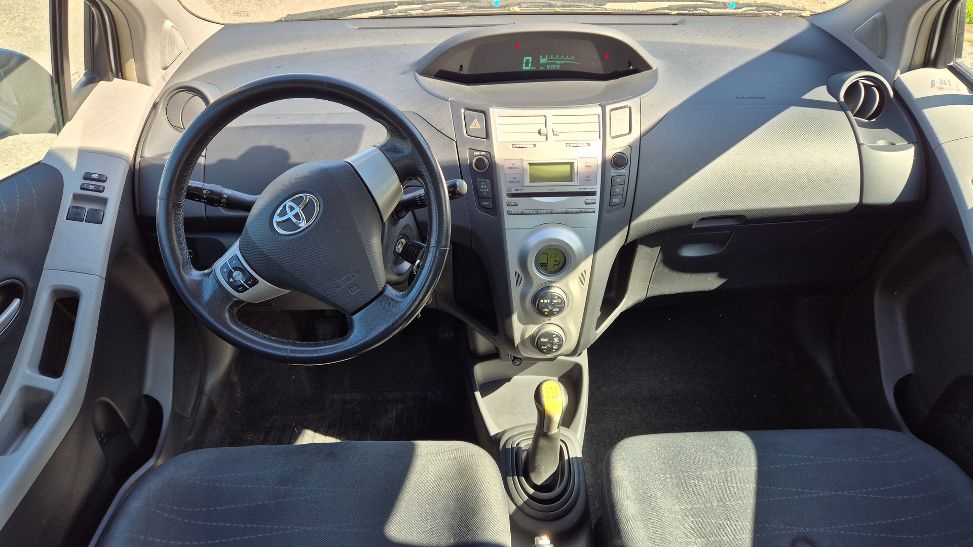 TOYOTA Yaris 1.3 Linea Luna-image-9