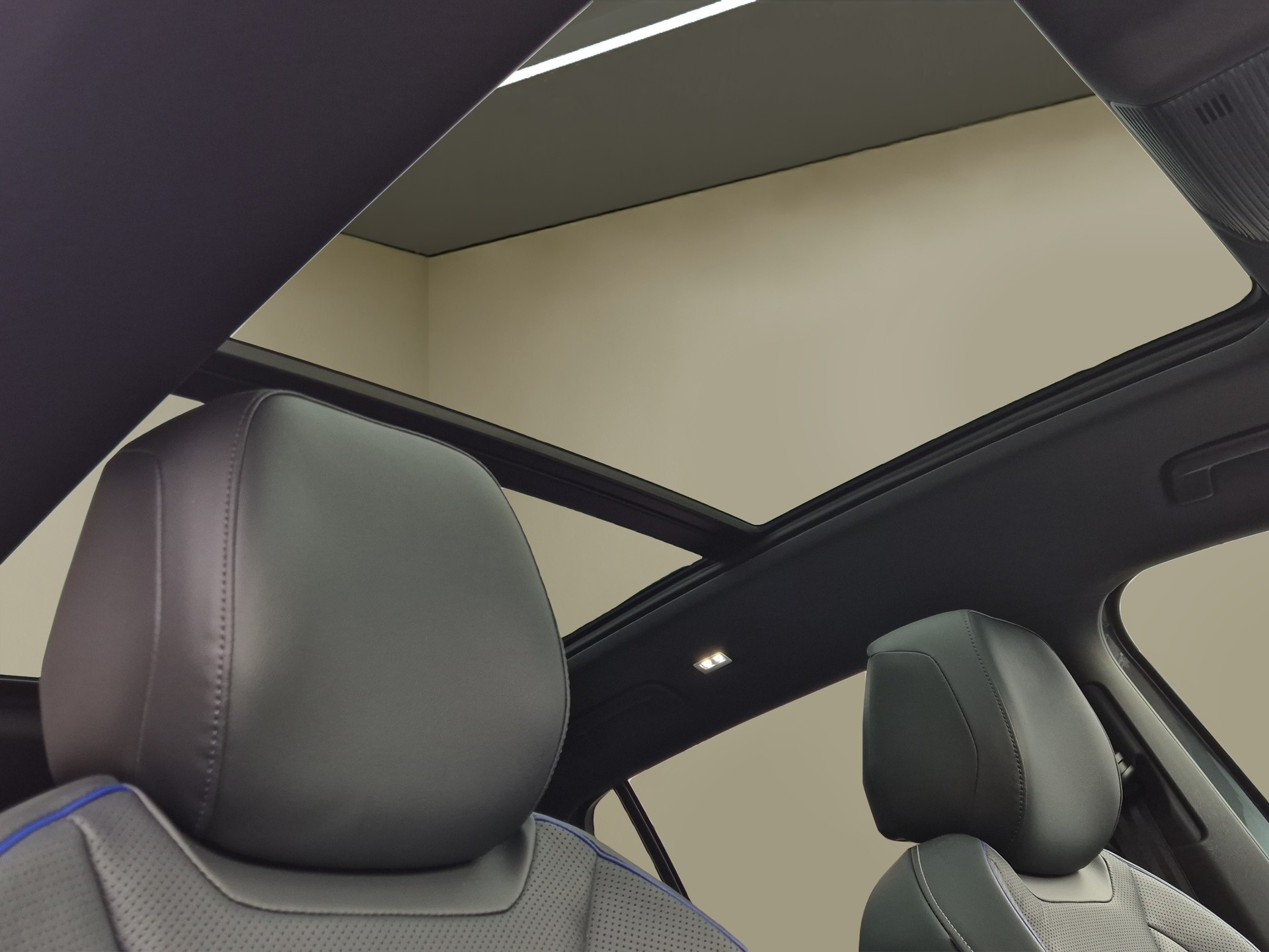 VW Tiguan 2.0 TSI DSG R-Line 4Motion-image-22