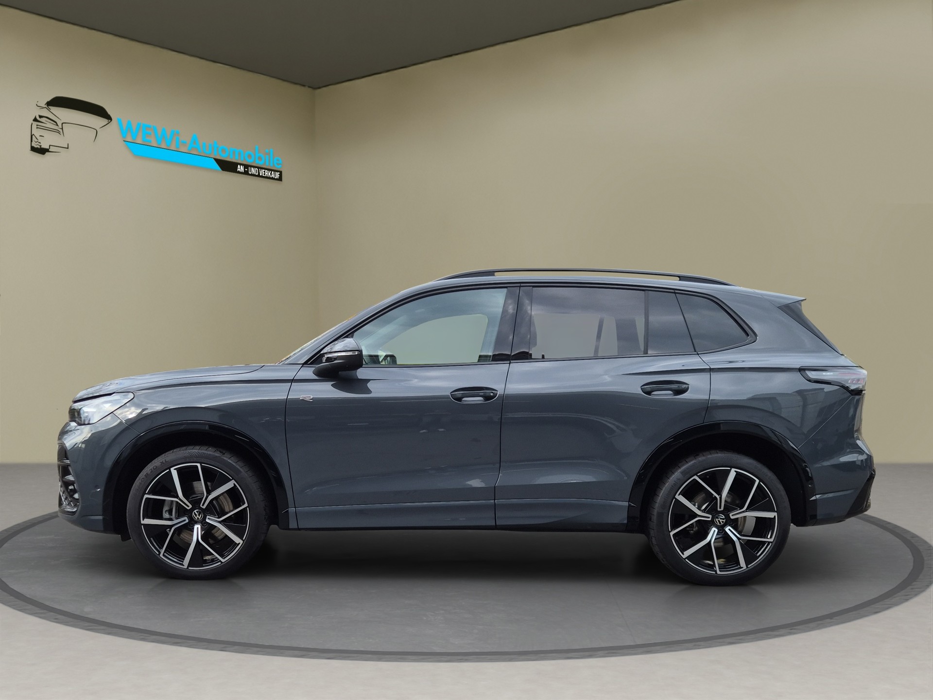 VW Tiguan 2.0 TSI DSG R-Line 4Motion-showroom-element-1