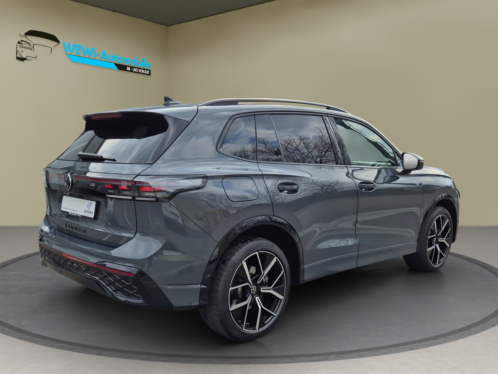 VW Tiguan 2.0 TSI DSG R-Line 4Motion-image-4