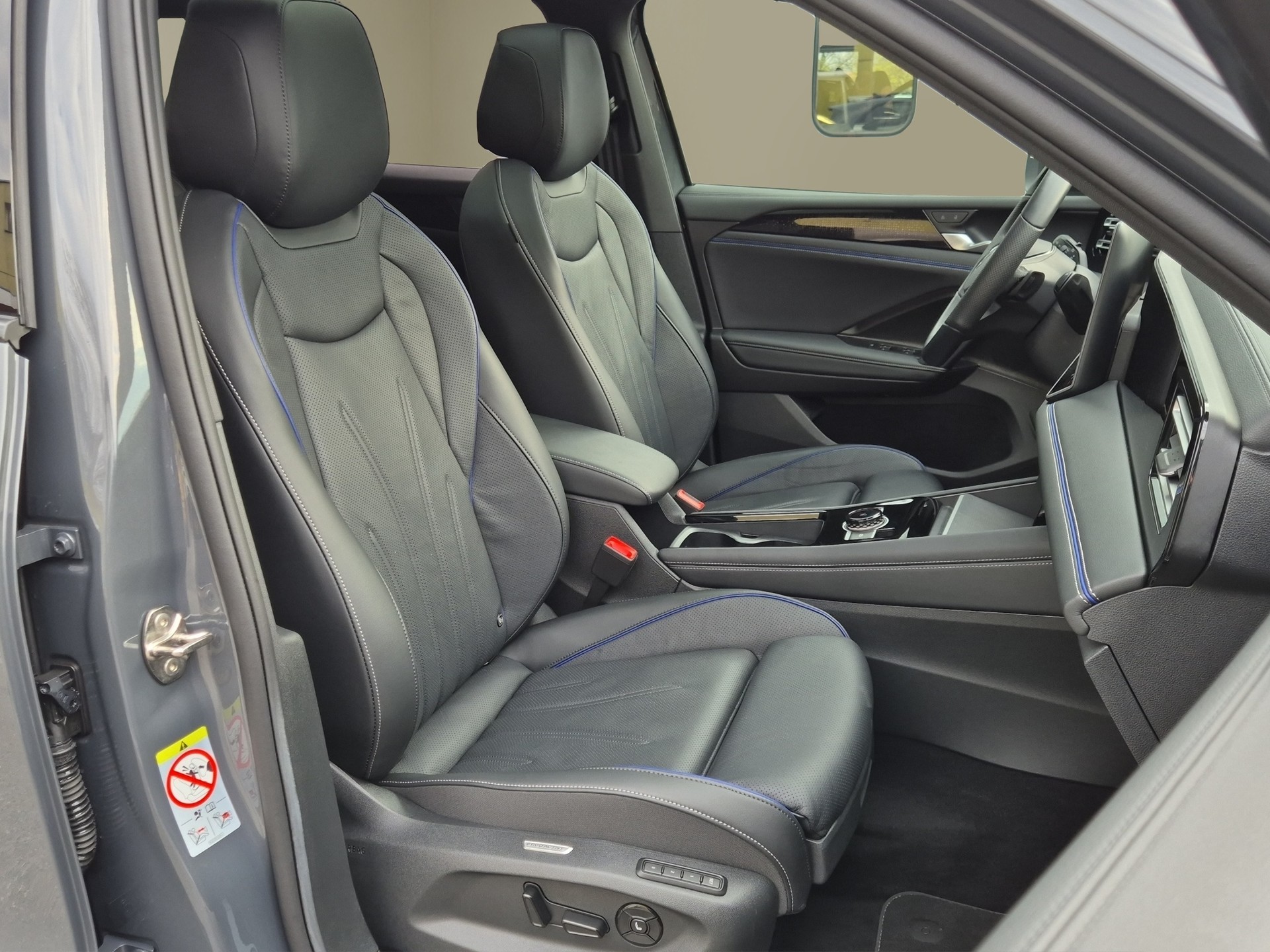 VW Tiguan 2.0 TSI DSG R-Line 4Motion-image-15