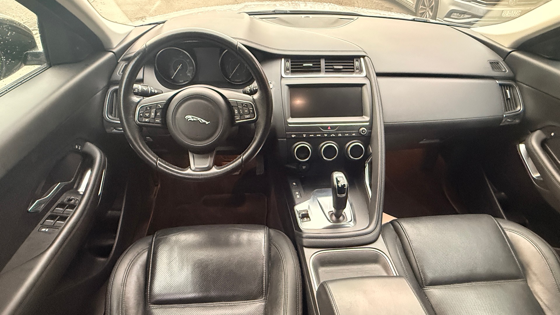 JAGUAR E-Pace 2.0d D150 AWD Automatik-image-9