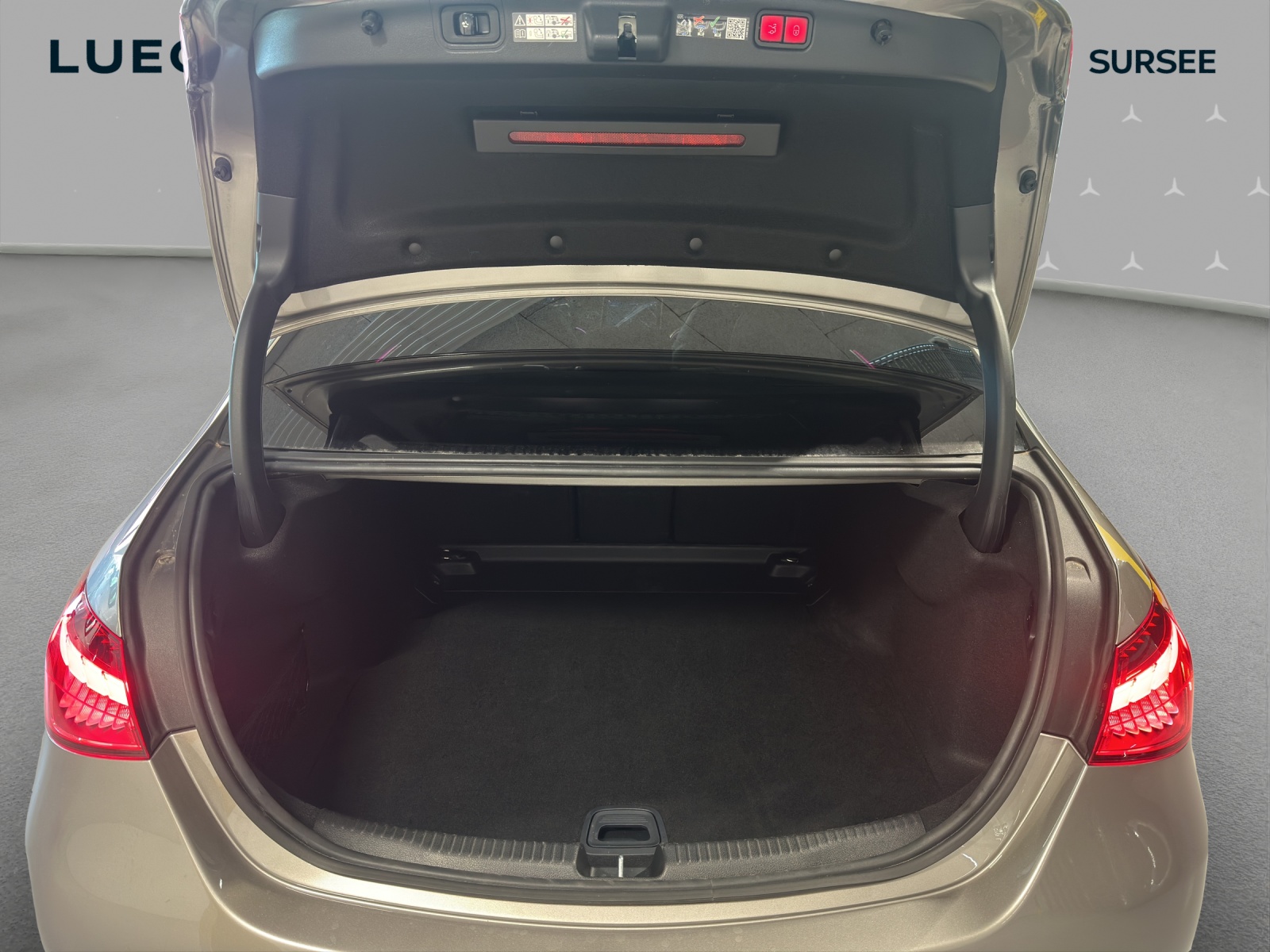 MERCEDES-BENZ C 200 4Matic AMG Line-image-14