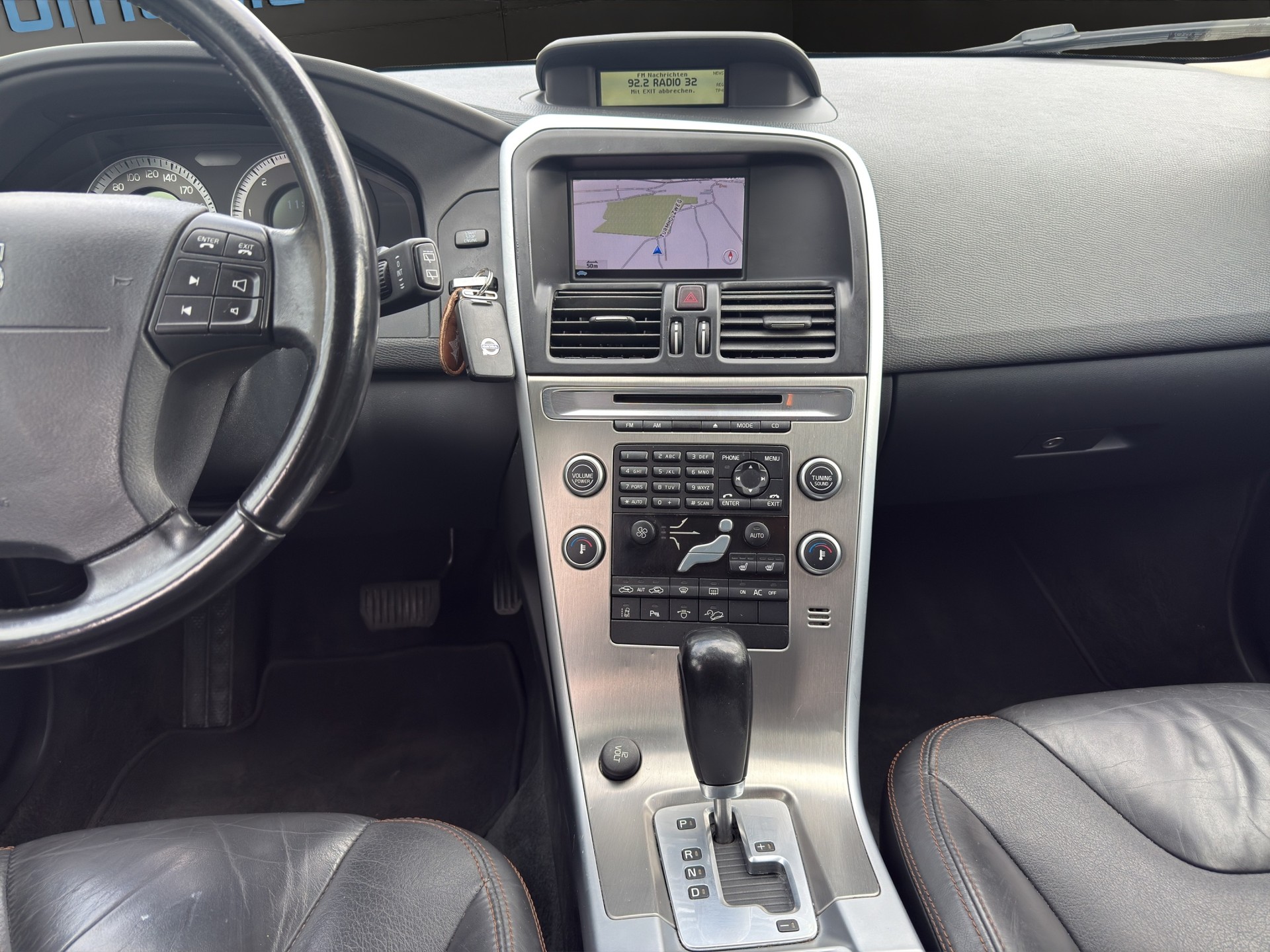 VOLVO XC60 D5 AWD Kinetic Geartronic-image-13