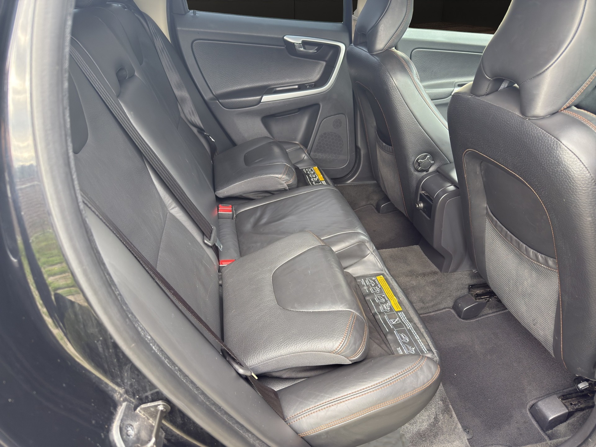 VOLVO XC60 D5 AWD Kinetic Geartronic-image-12