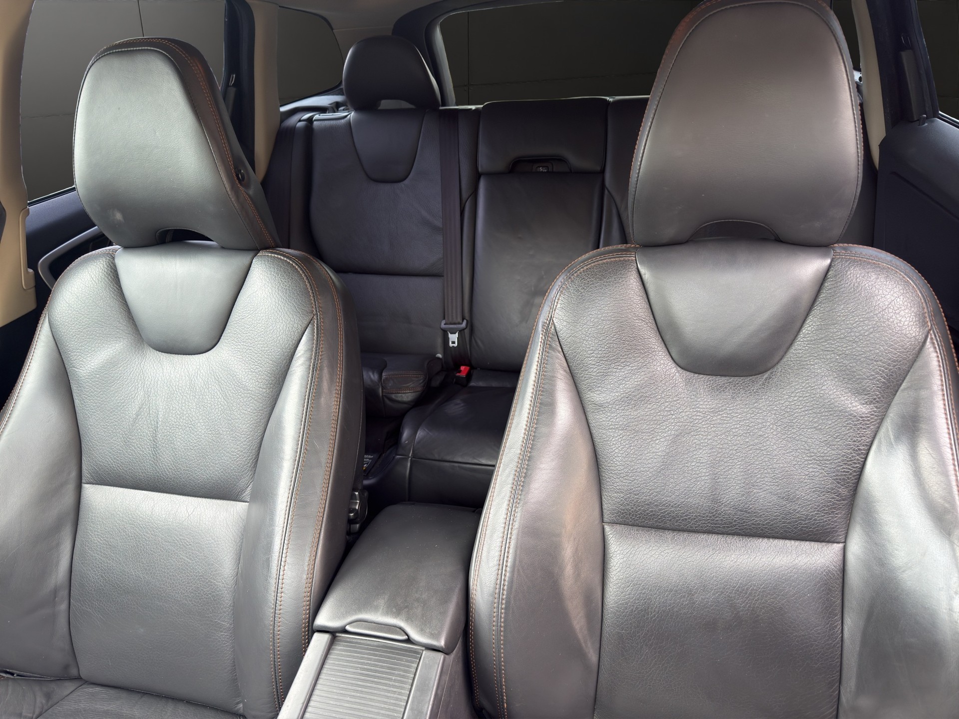 VOLVO XC60 D5 AWD Kinetic Geartronic-image-11