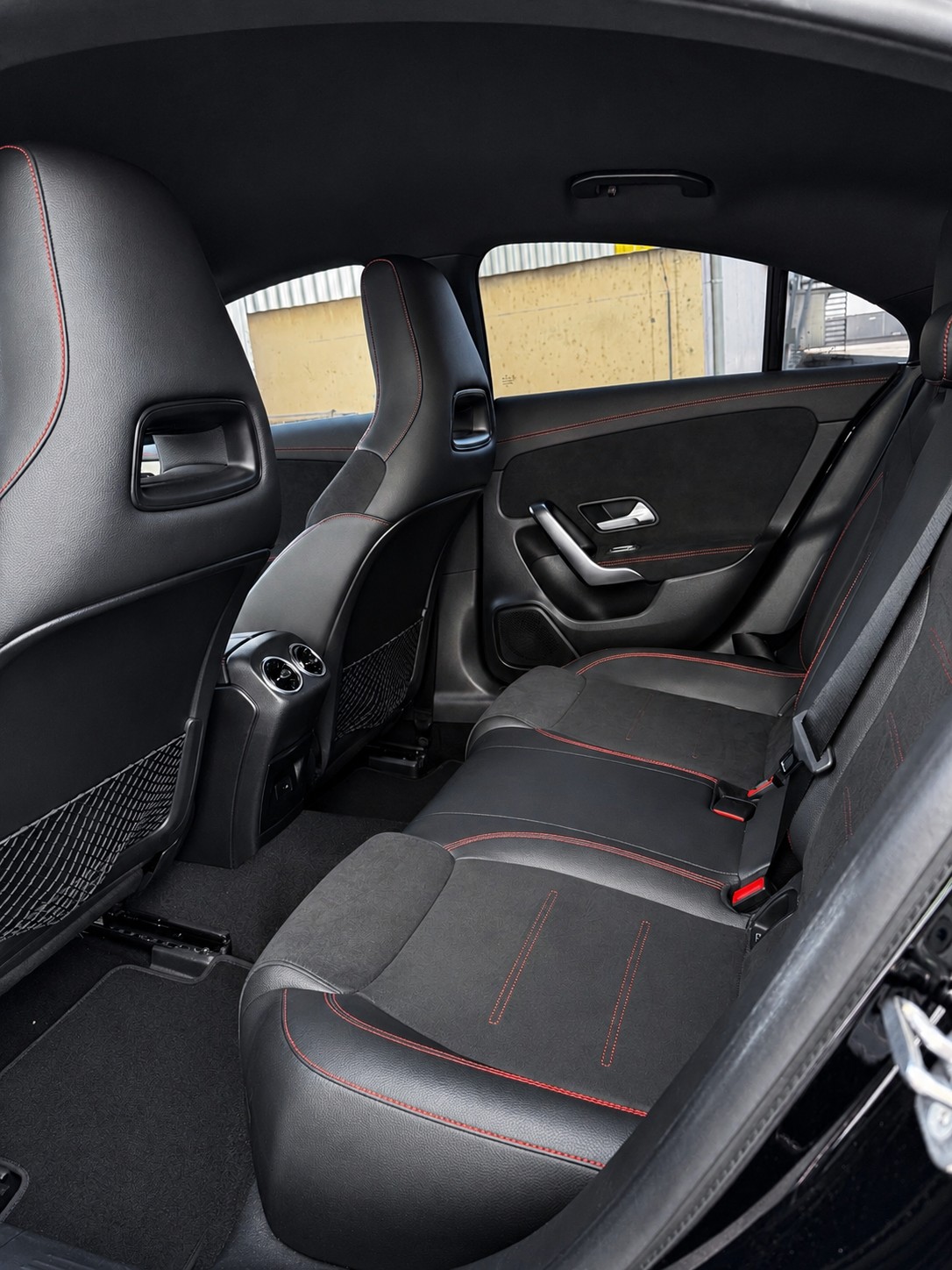 MERCEDES-BENZ CLA 200-image-2