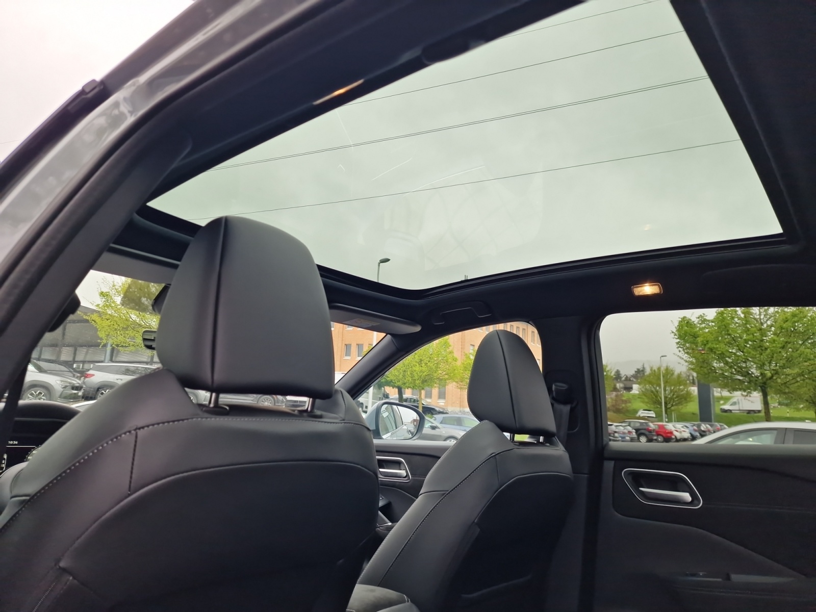NISSAN Qashqai 1.3 DIG-T MHEV Tekna+ 4x4 Panorama-image-3