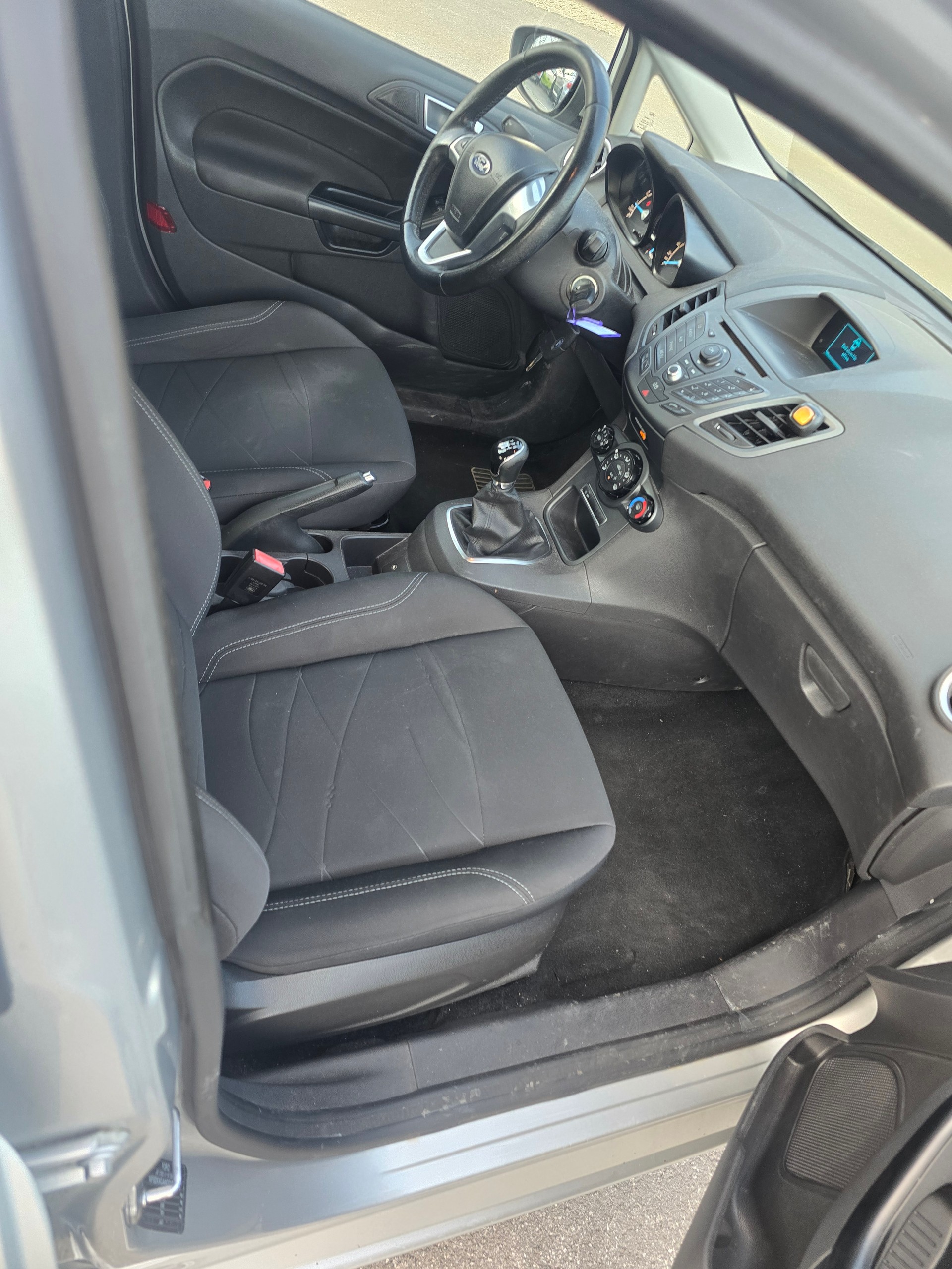 FORD Fiesta 1.0 SCTi Titanium-image-10