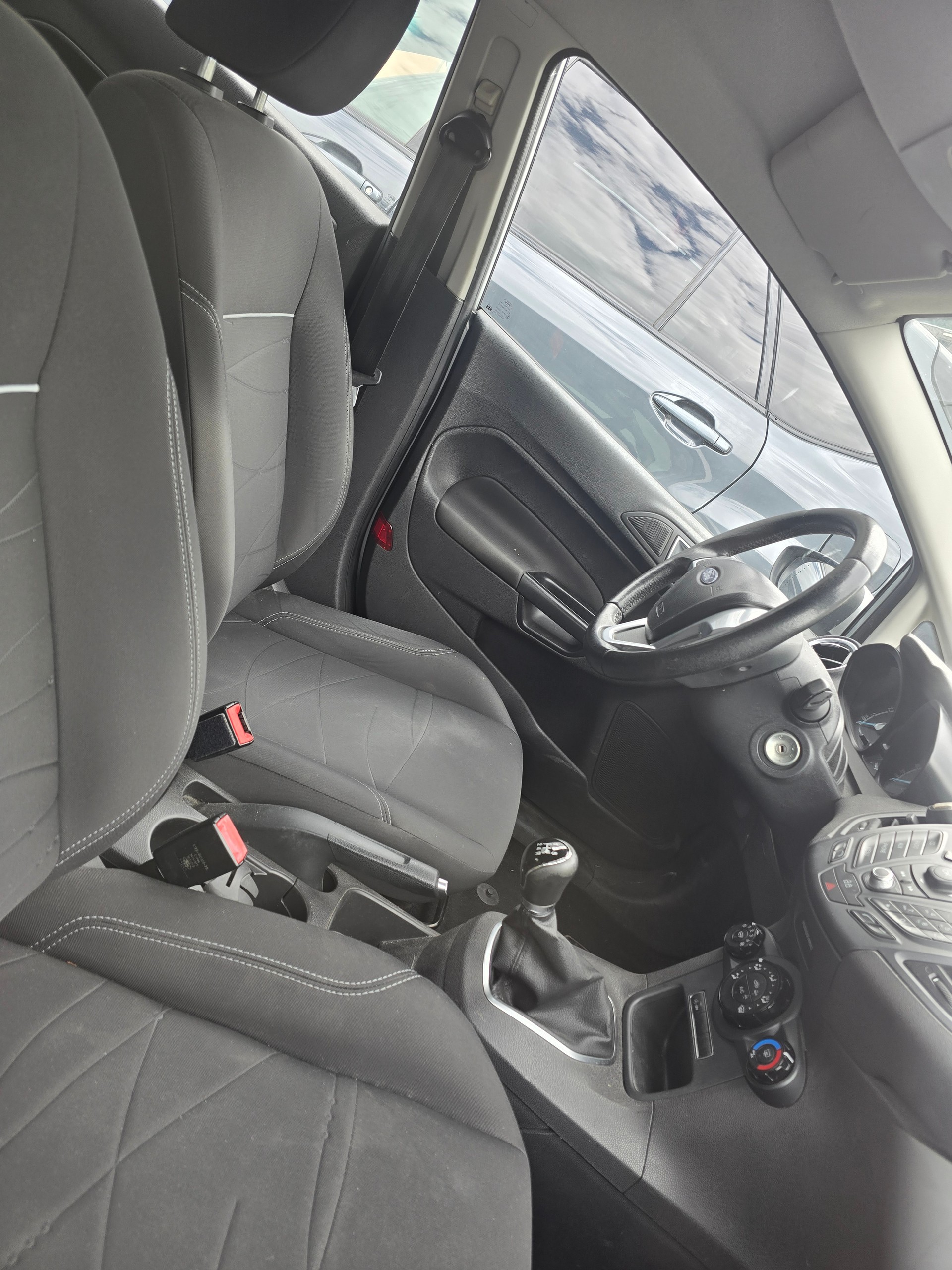 FORD Fiesta 1.0 SCTi Titanium-image-9