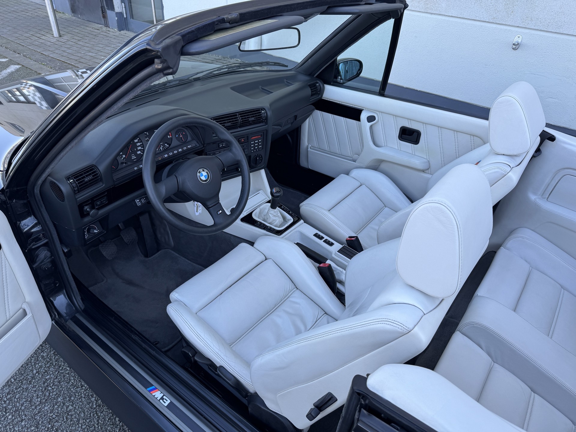 BMW Cabrio / E30-image-4