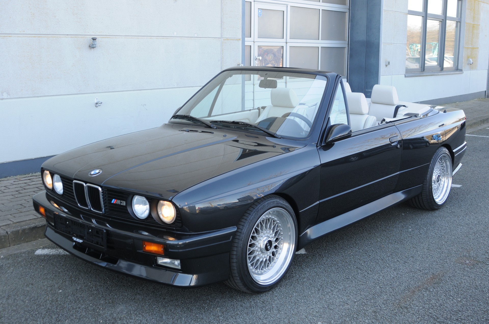 BMW Cabrio / E30-image-0
