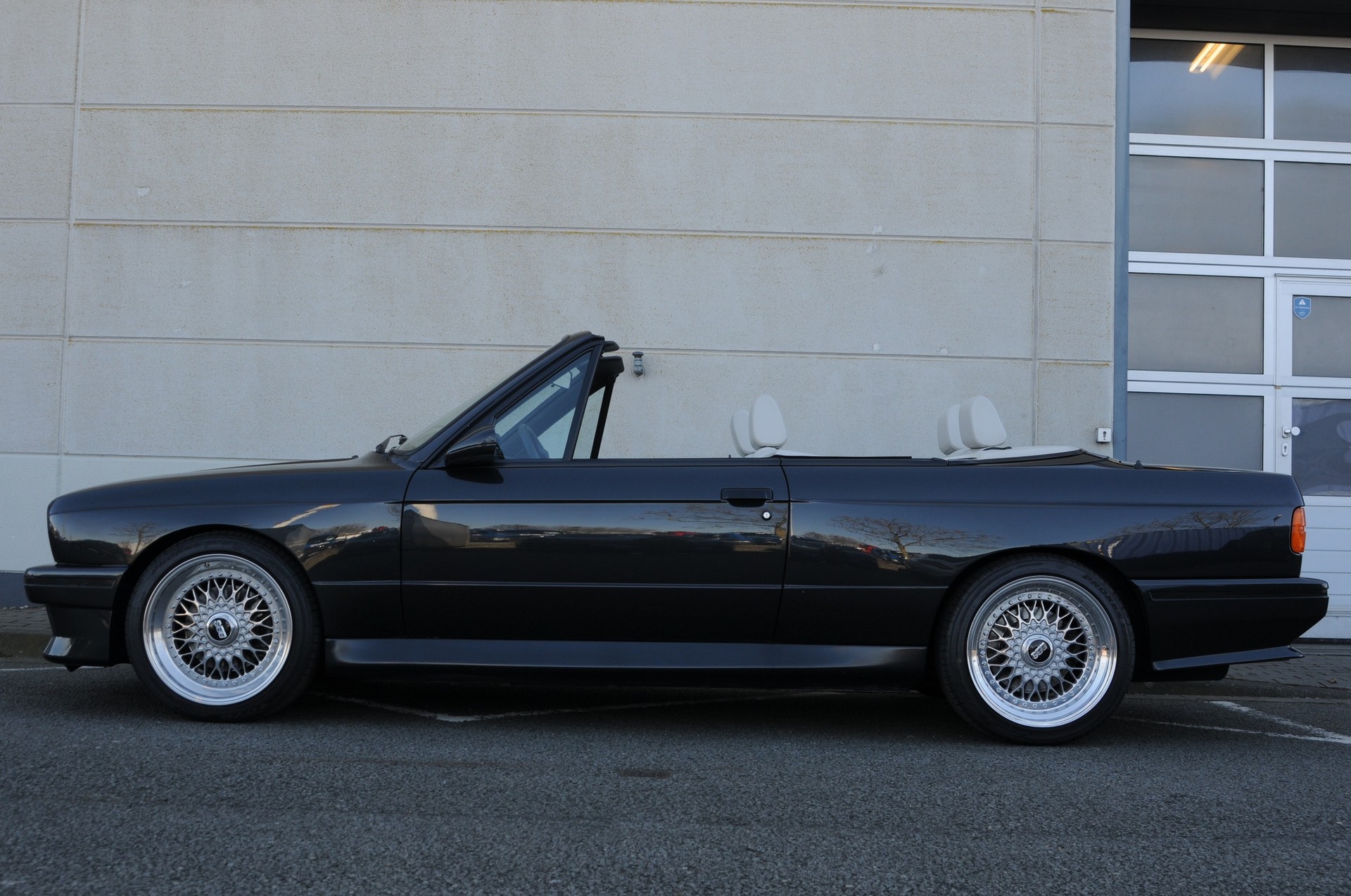 BMW Cabrio / E30-image-1