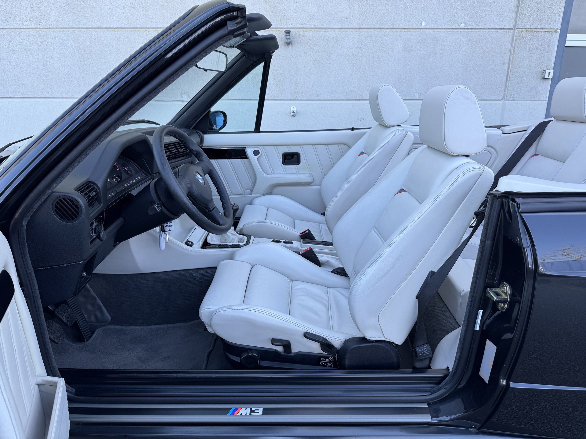 BMW Cabrio / E30-image-5