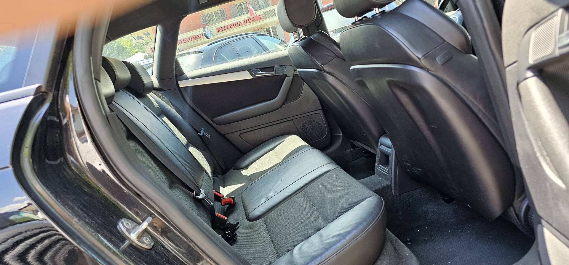 AUDI A3 Sportback 2.0 Turbo FSI Ambiente quattro-image-9