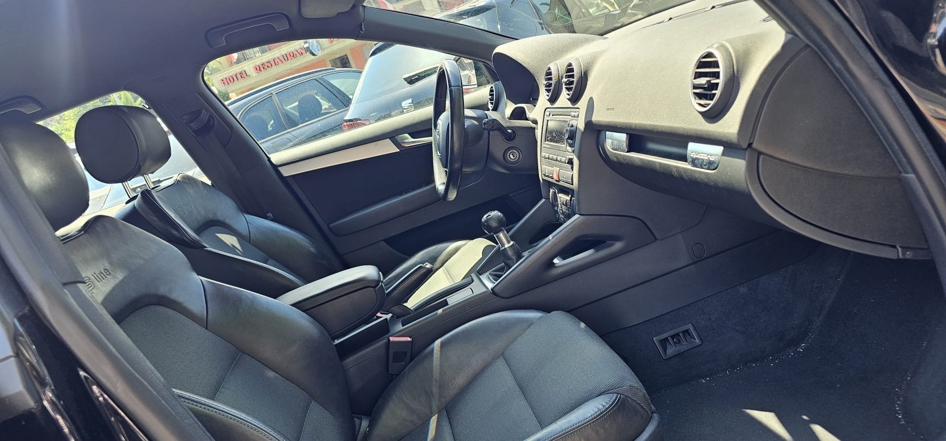 AUDI A3 Sportback 2.0 Turbo FSI Ambiente quattro-image-10