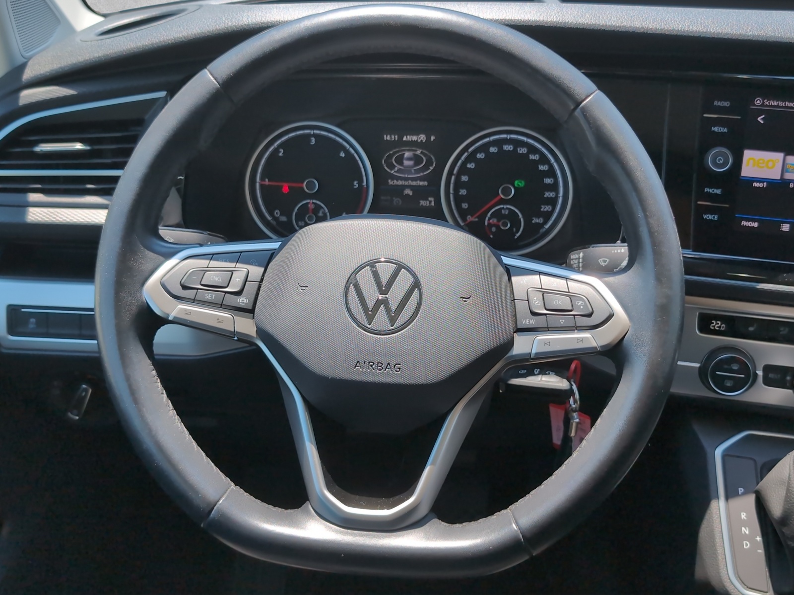 VW Multivan 6.1 Family 4x4-image-10