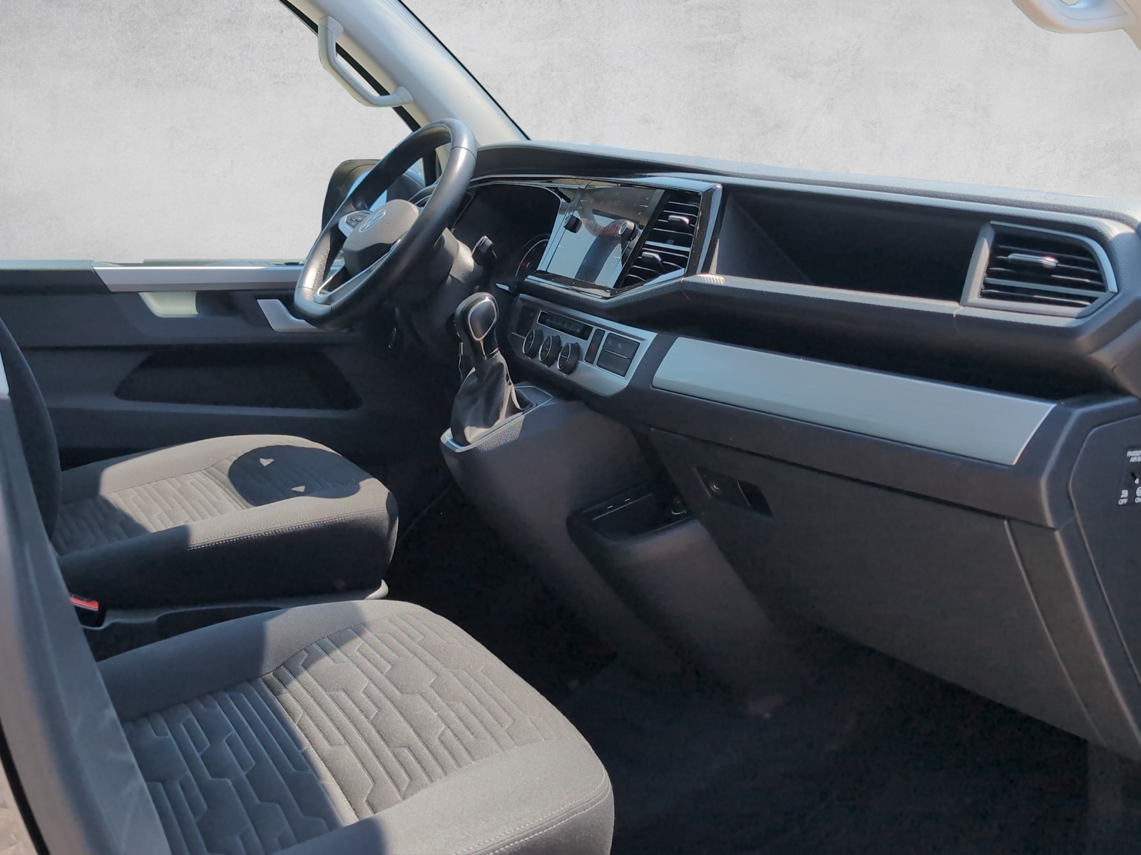 VW Multivan 6.1 Family 4x4-image-12