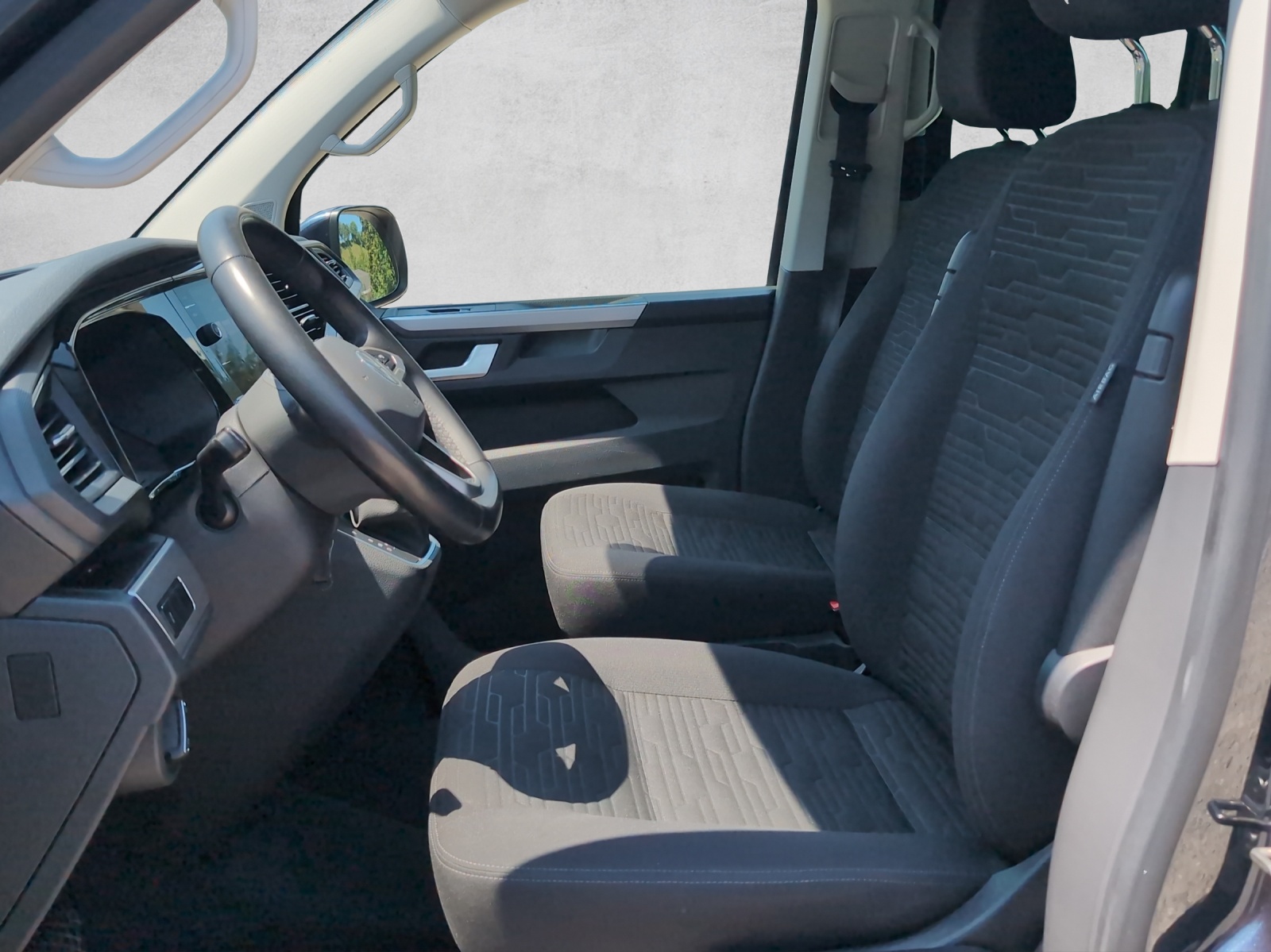 VW Multivan 6.1 Family 4x4-image-8