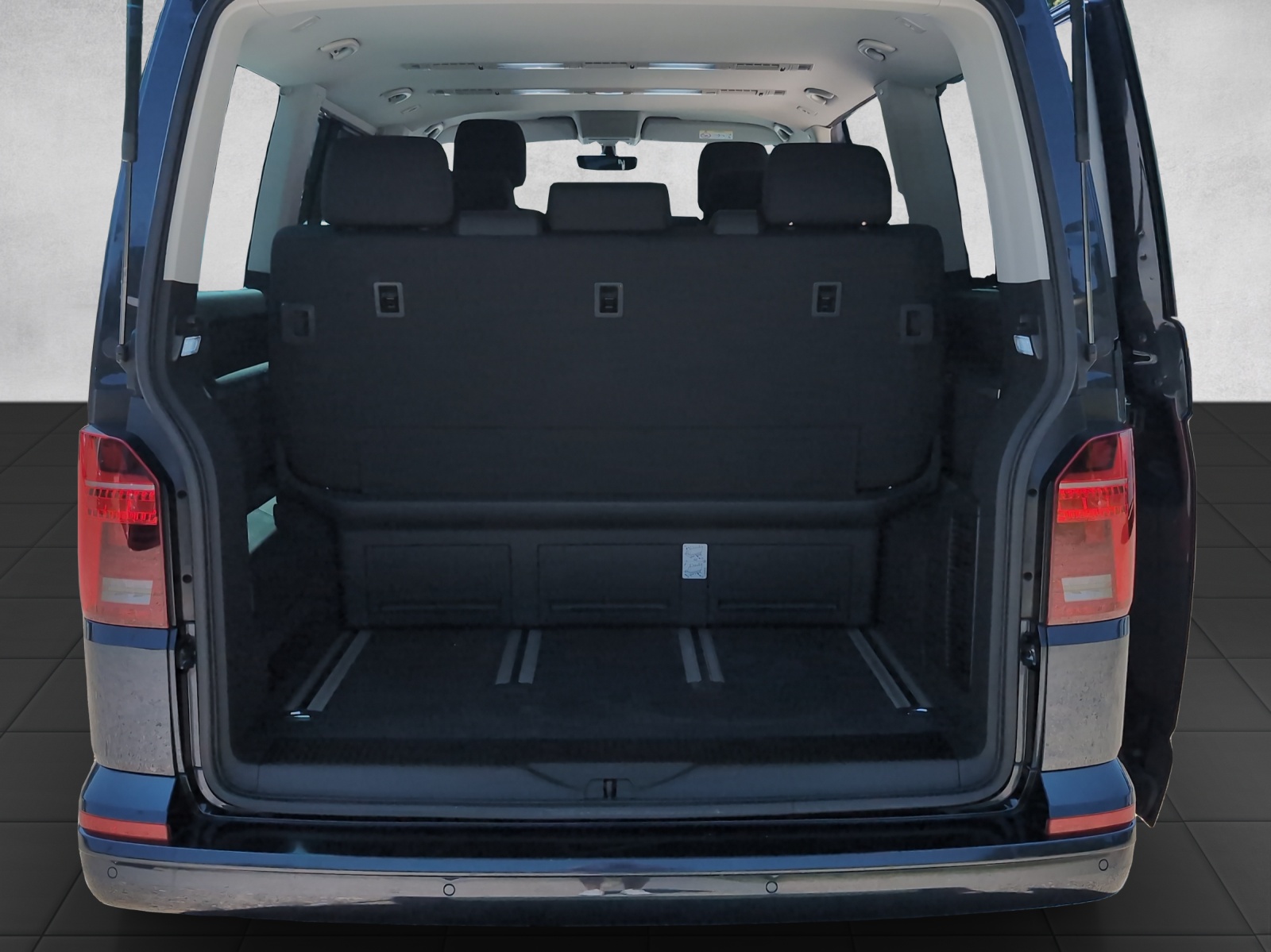 VW Multivan 6.1 Family 4x4-image-13