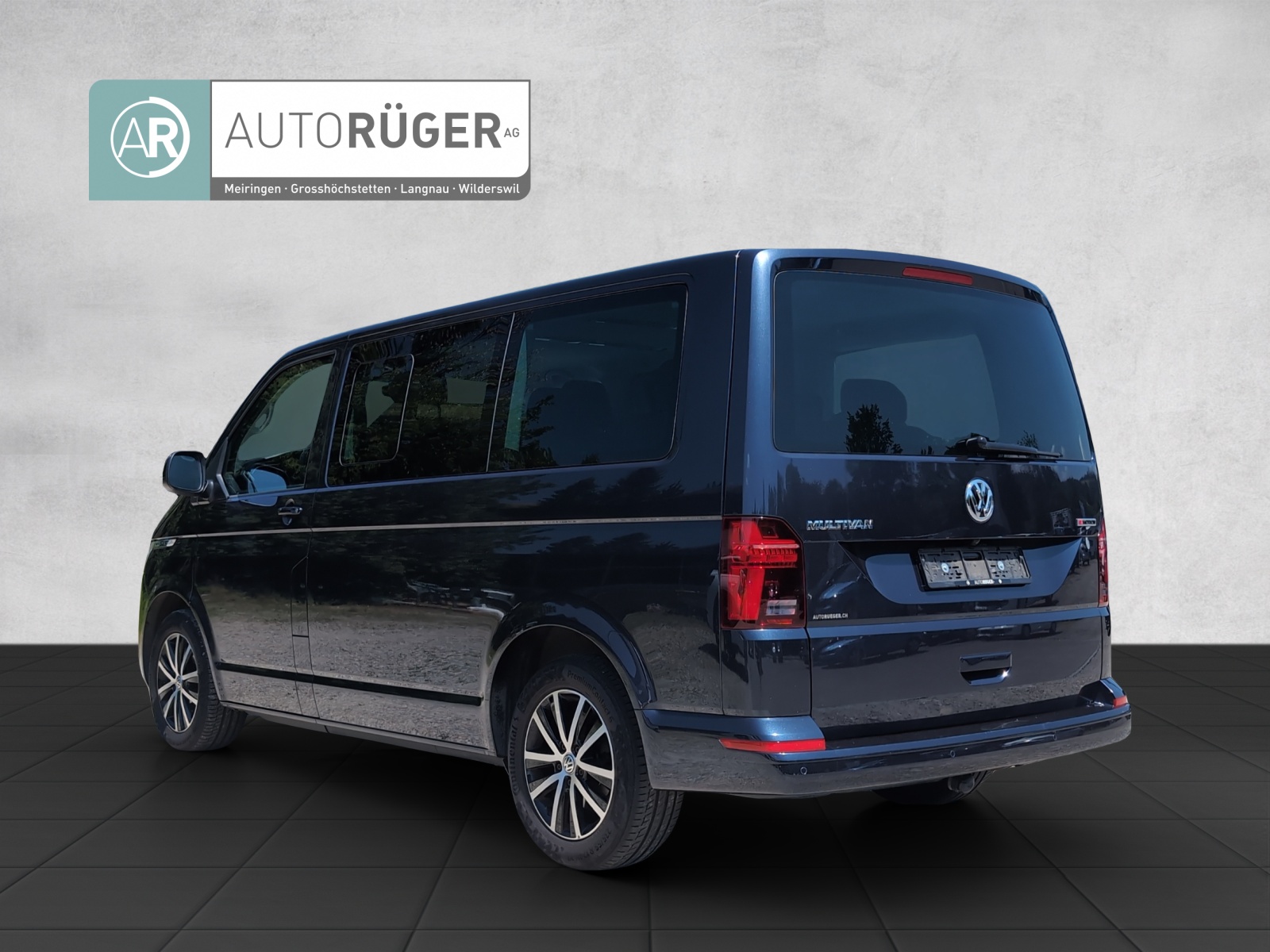 VW Multivan 6.1 Family 4x4-image-3