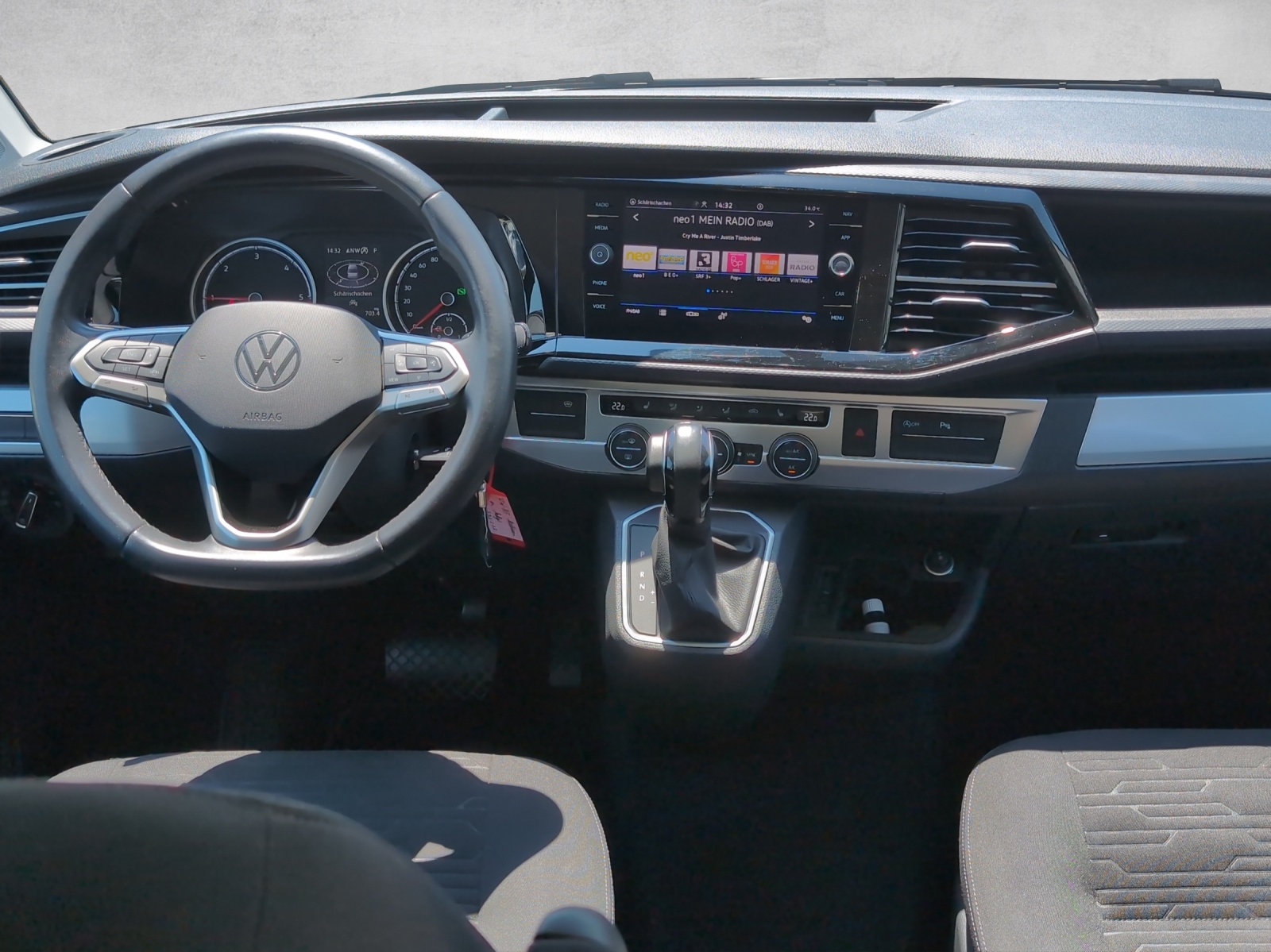 VW Multivan 6.1 Family 4x4-image-11