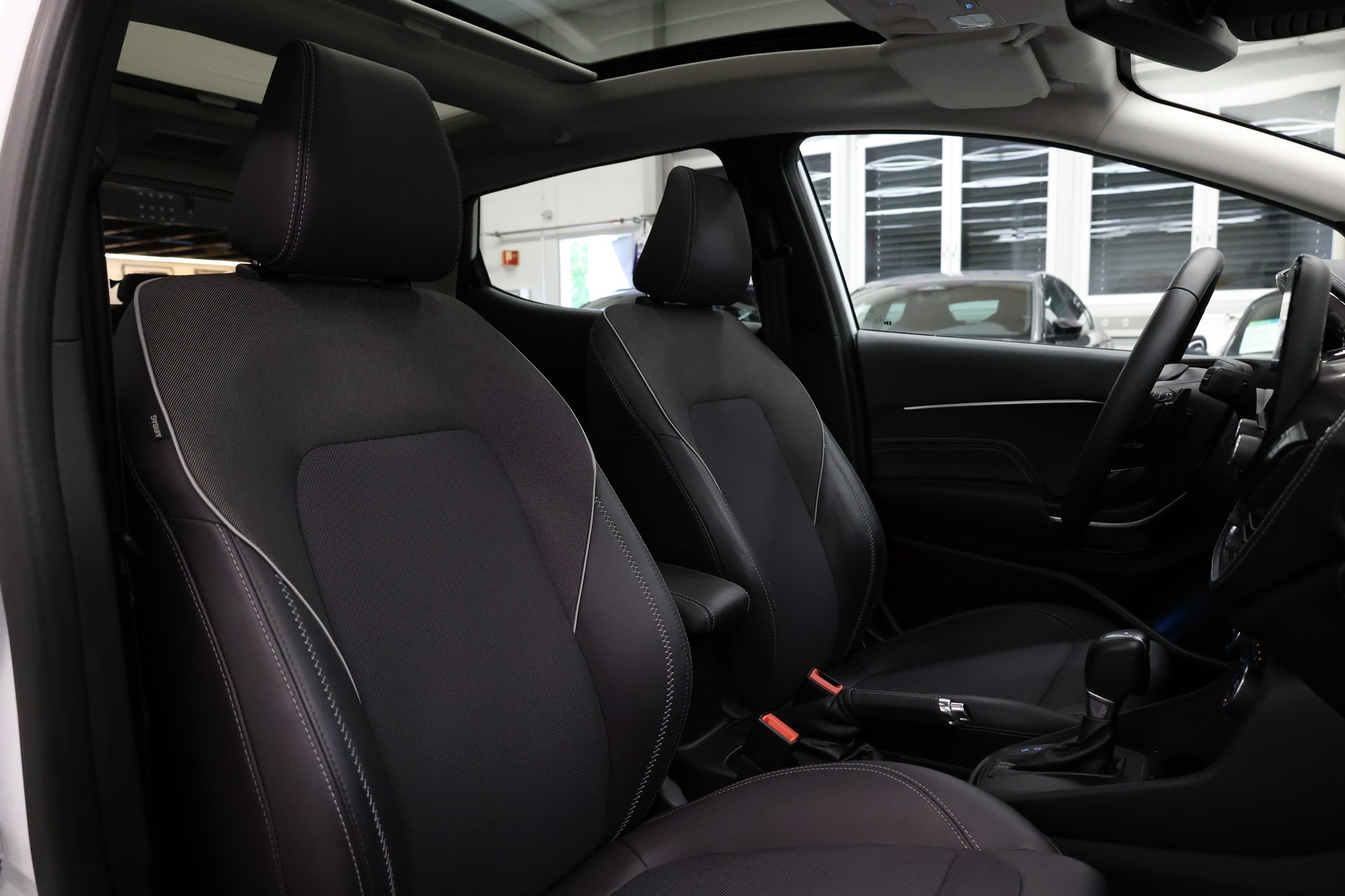 FORD Fiesta 1.0 EcoB Vignale-image-14