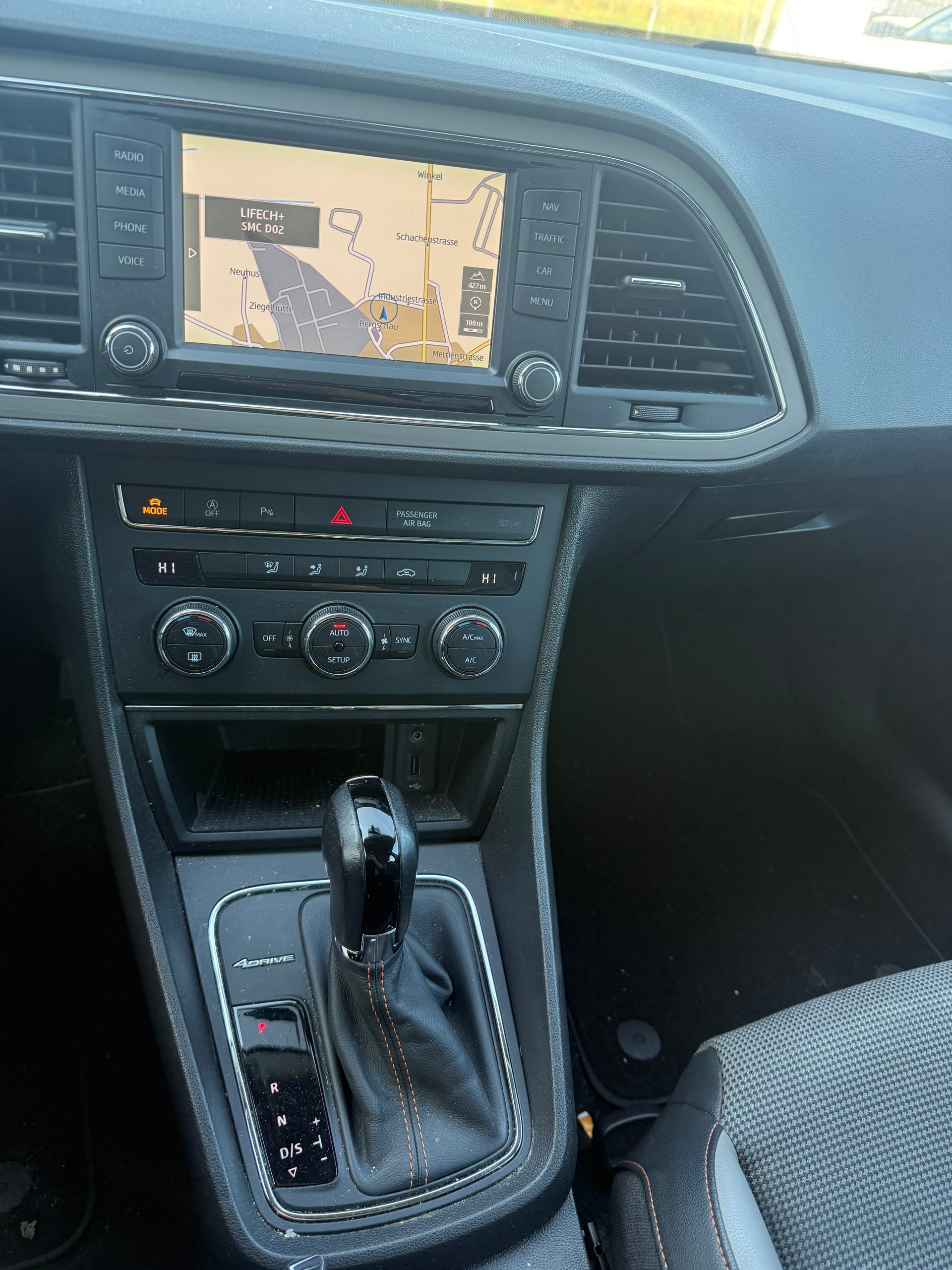SEAT Leon ST 2.0 TDI X-Perience 4Drive DSG-image-11