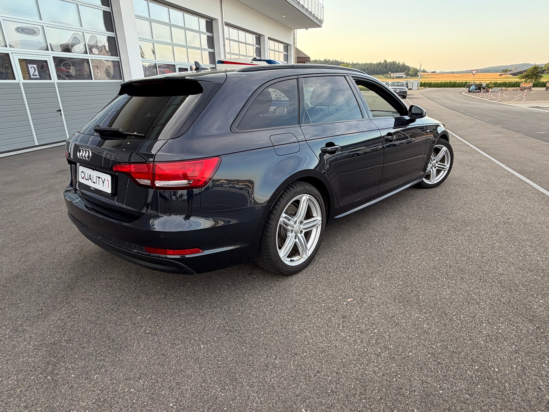 AUDI A4 Avant 2.0 TDI-image-4