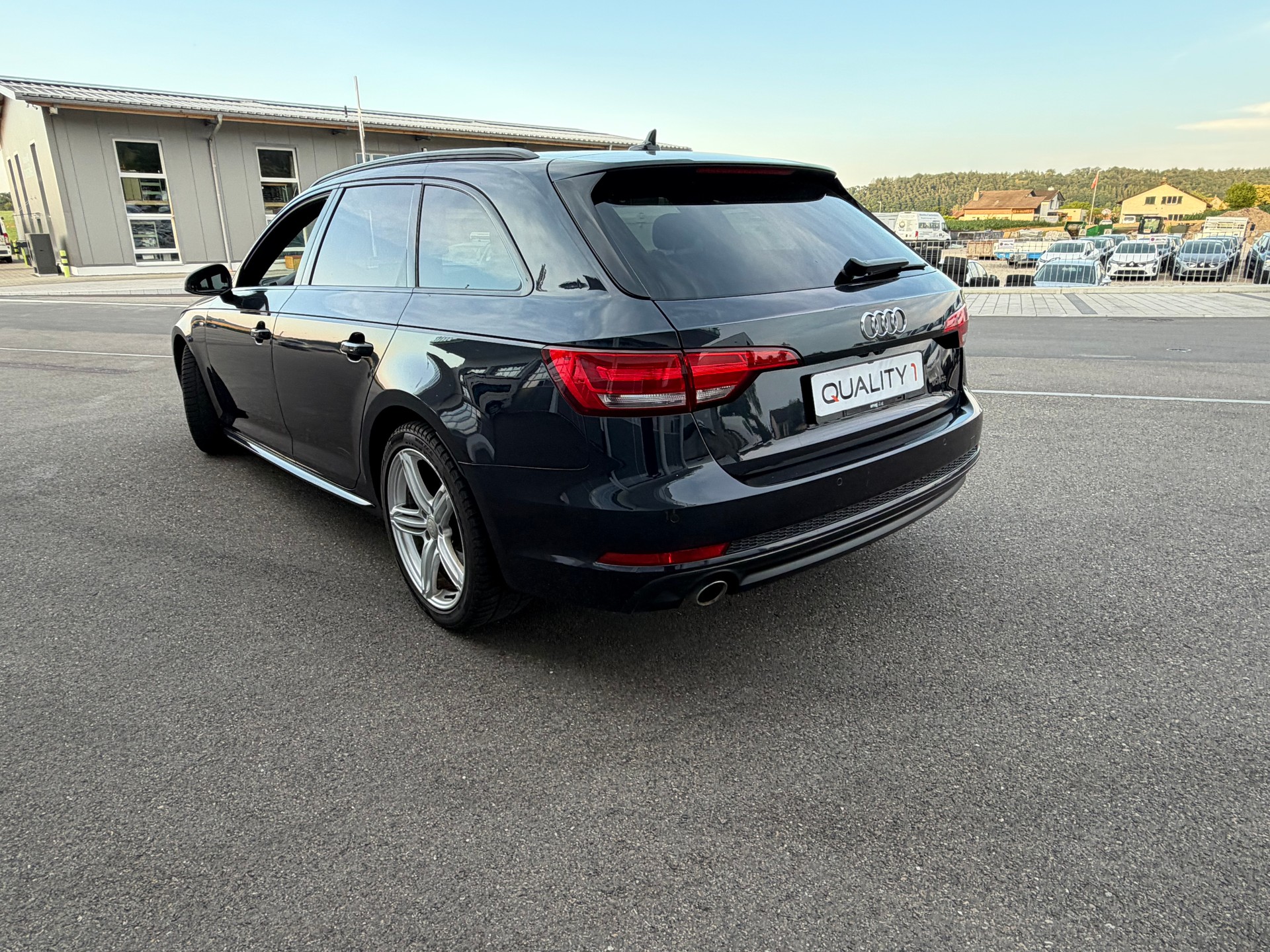 AUDI A4 Avant 2.0 TDI-image-5