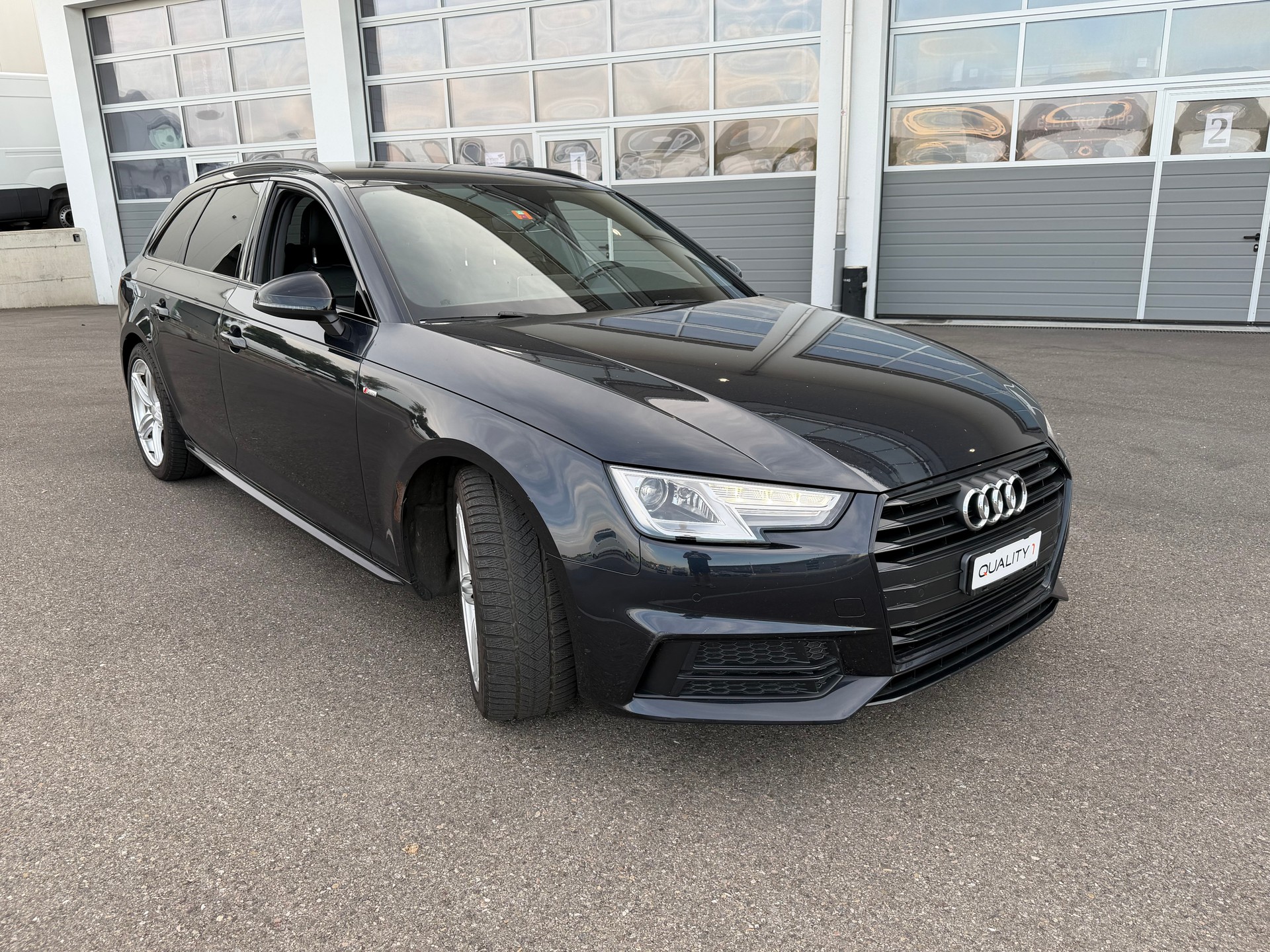 AUDI A4 Avant 2.0 TDI-image-2