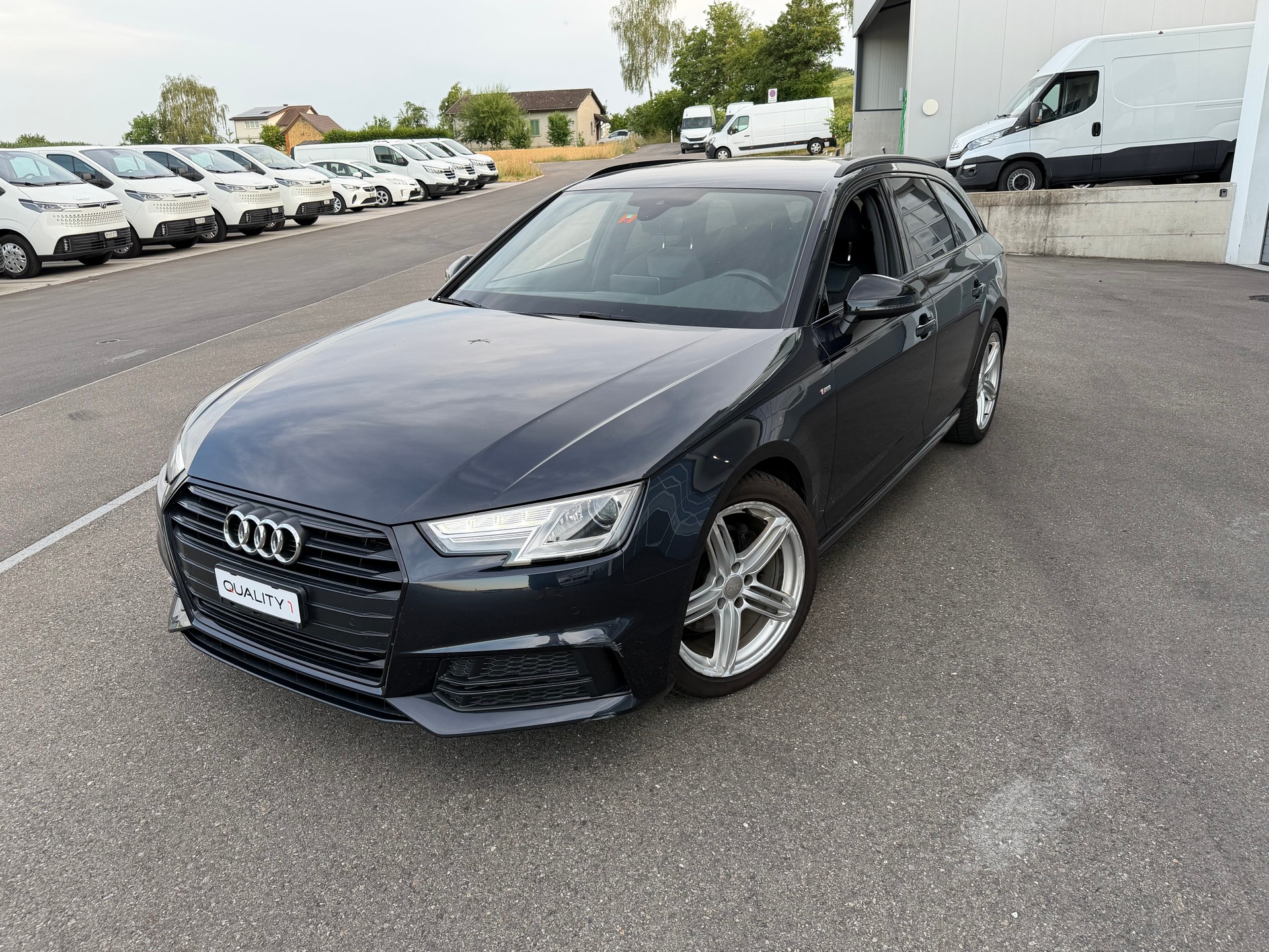 AUDI A4 Avant 2.0 TDI-image-0