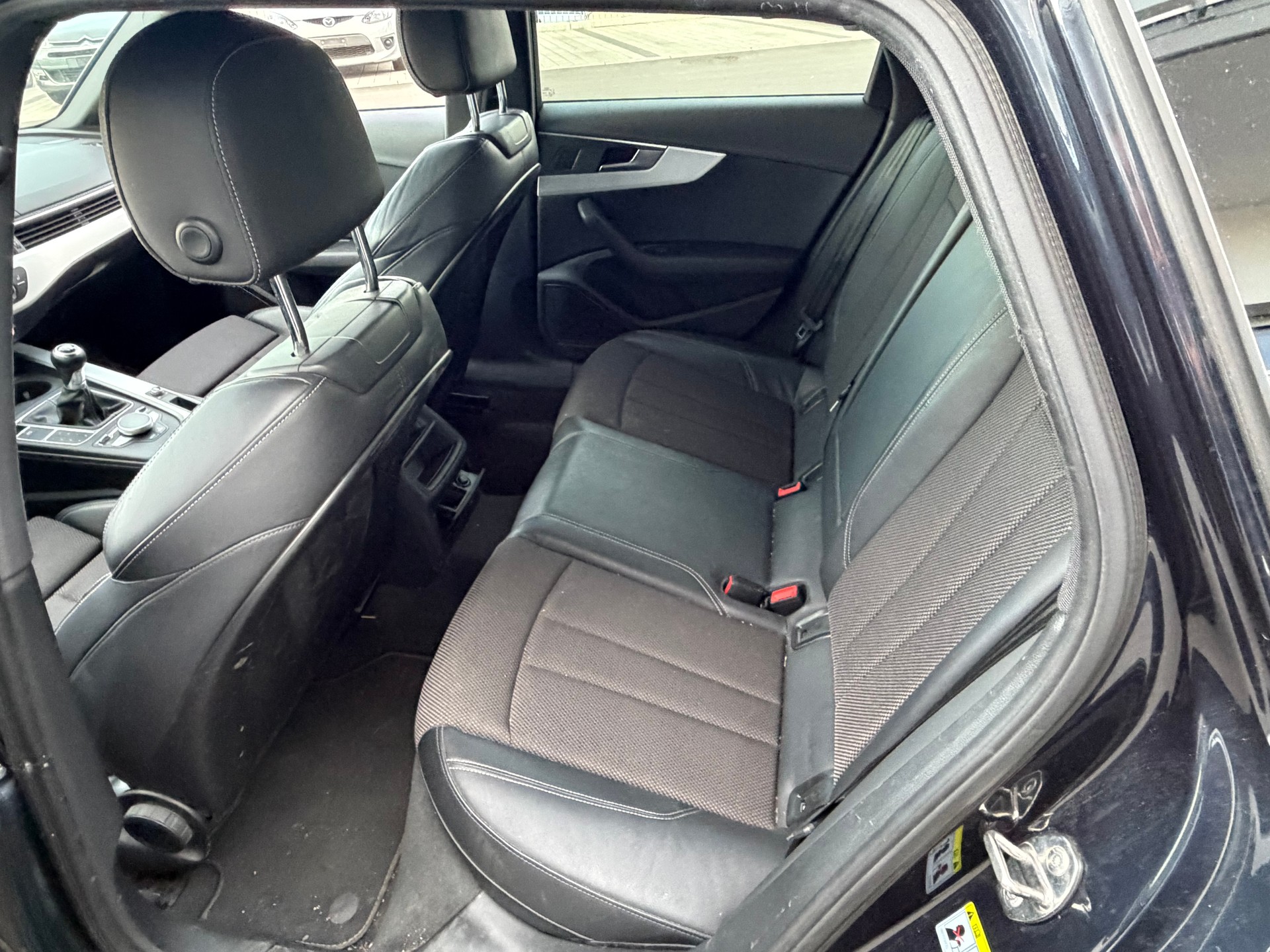 AUDI A4 Avant 2.0 TDI-image-10