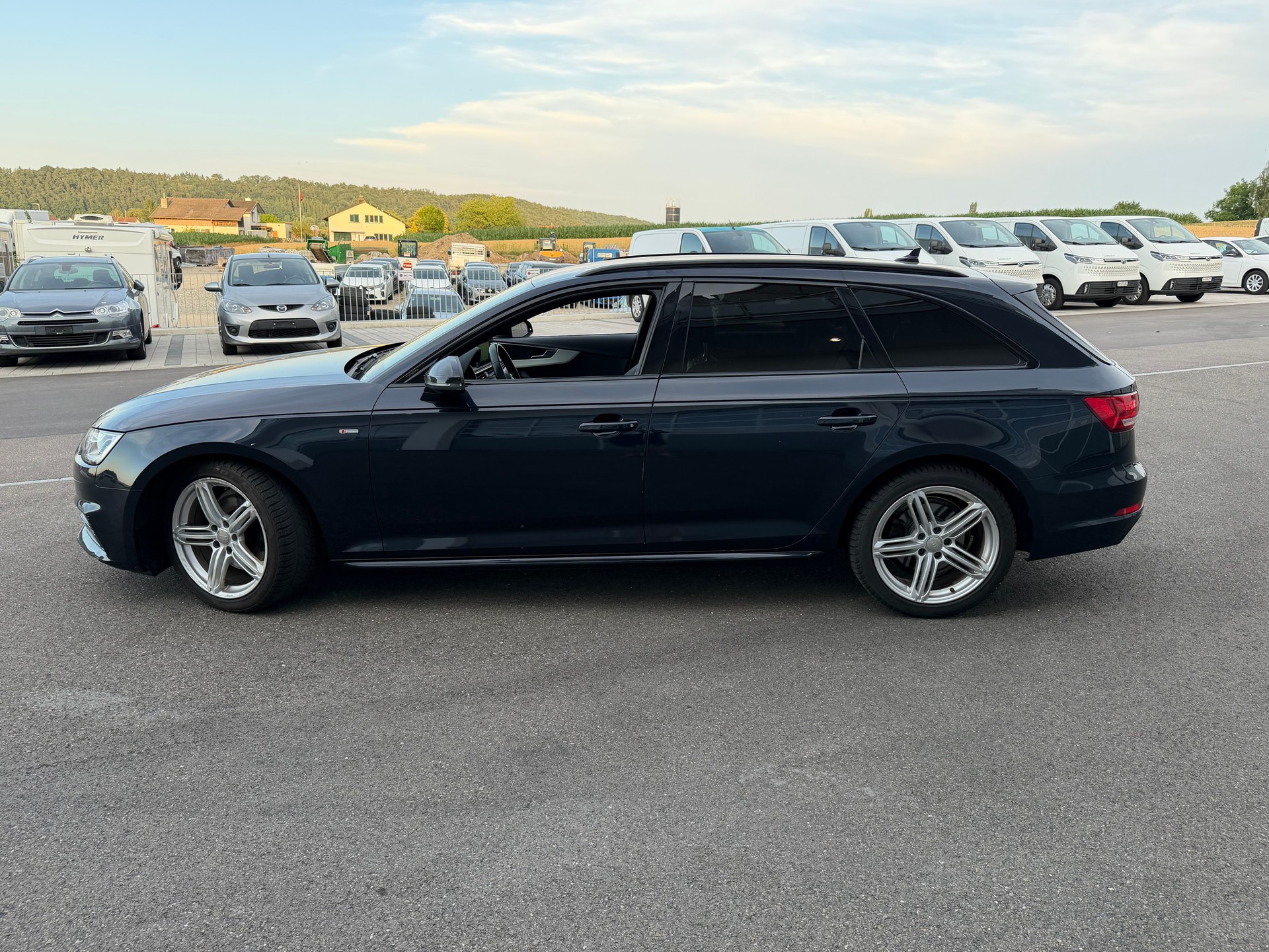 AUDI A4 Avant 2.0 TDI-image-1