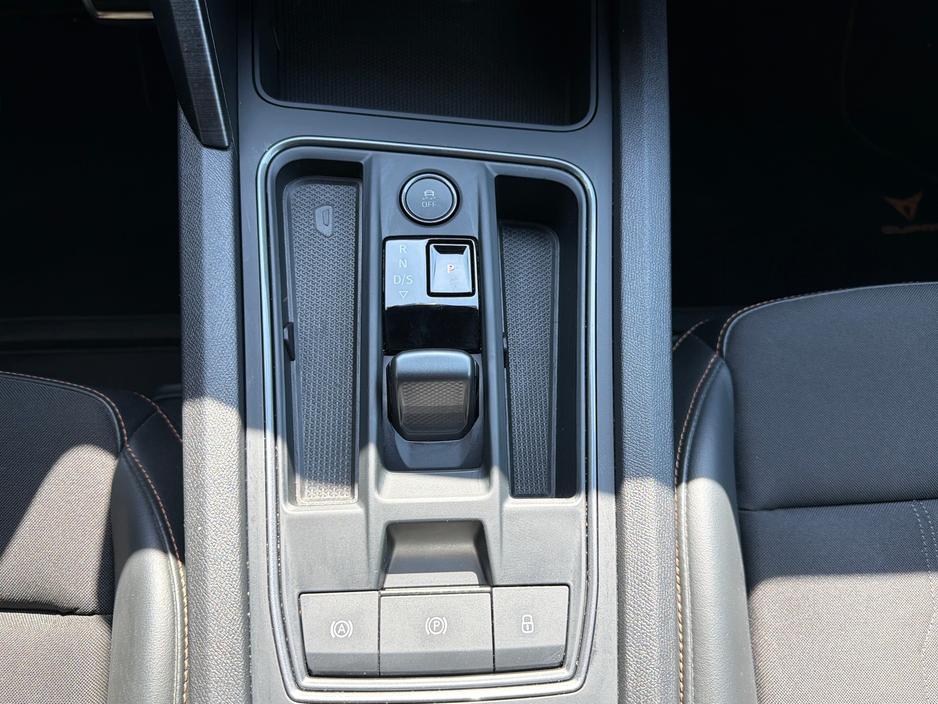 CUPRA LEON ST 1.4 e-HYBRID pHEV DSG-image-17