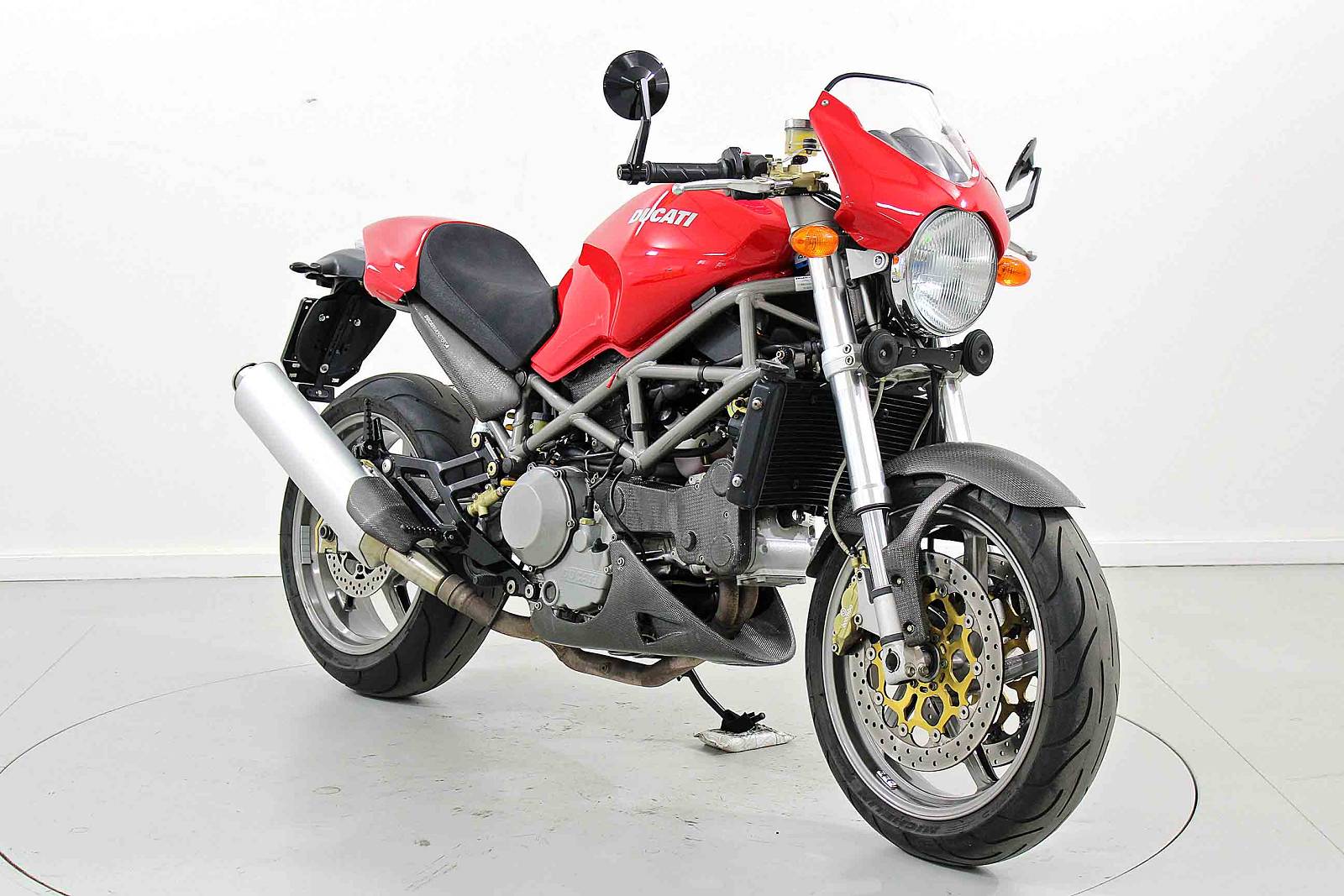 DUCATI HyperMonster-showroom-element-1