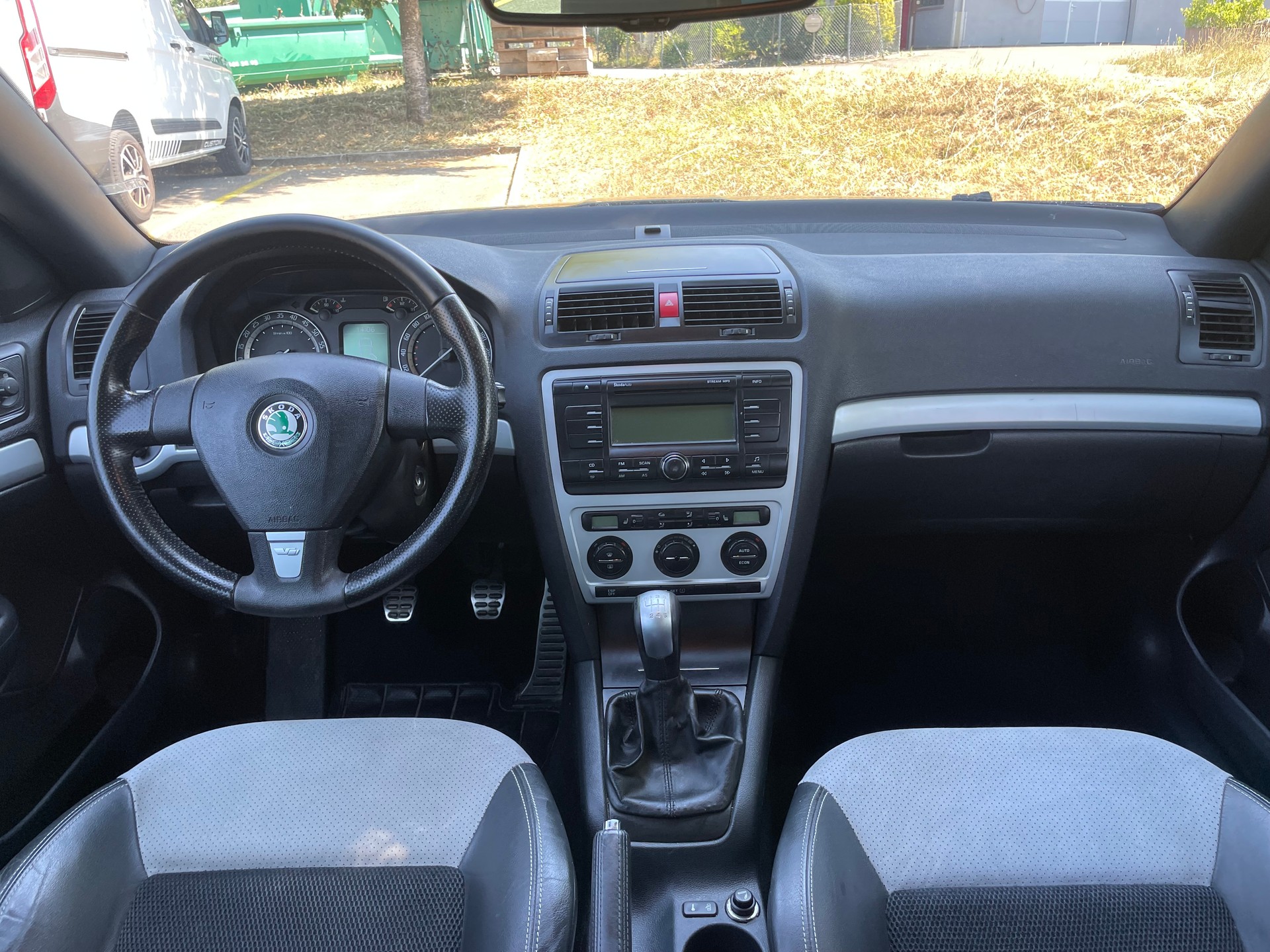 SKODA Octavia 2.0 TFSI RS-image-8