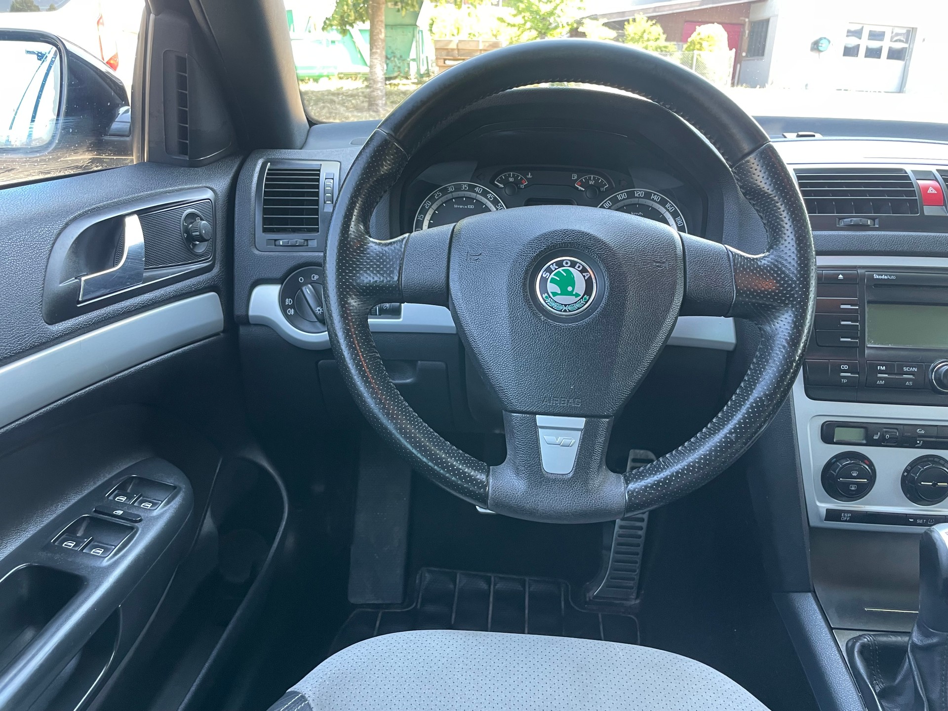 SKODA Octavia 2.0 TFSI RS-image-9