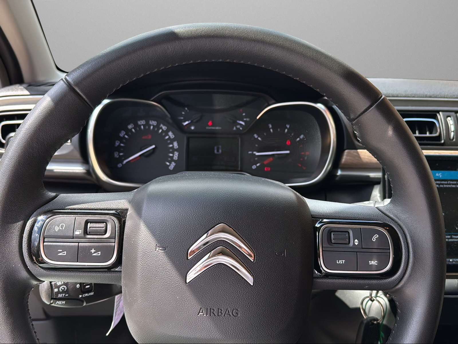 CITROEN C3 1.2i PureTech Swiss Edition-image-13