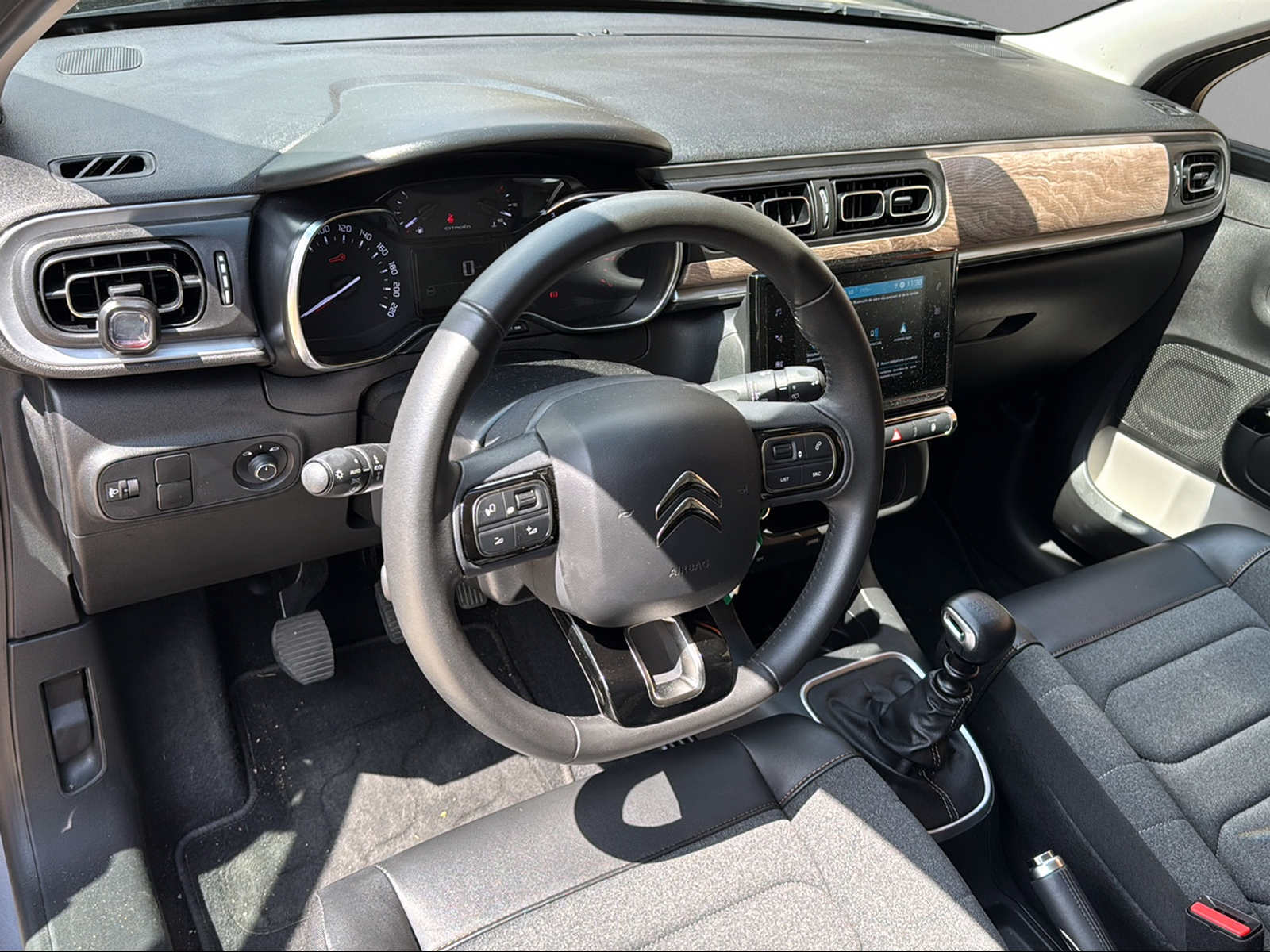 CITROEN C3 1.2i PureTech Swiss Edition-image-11
