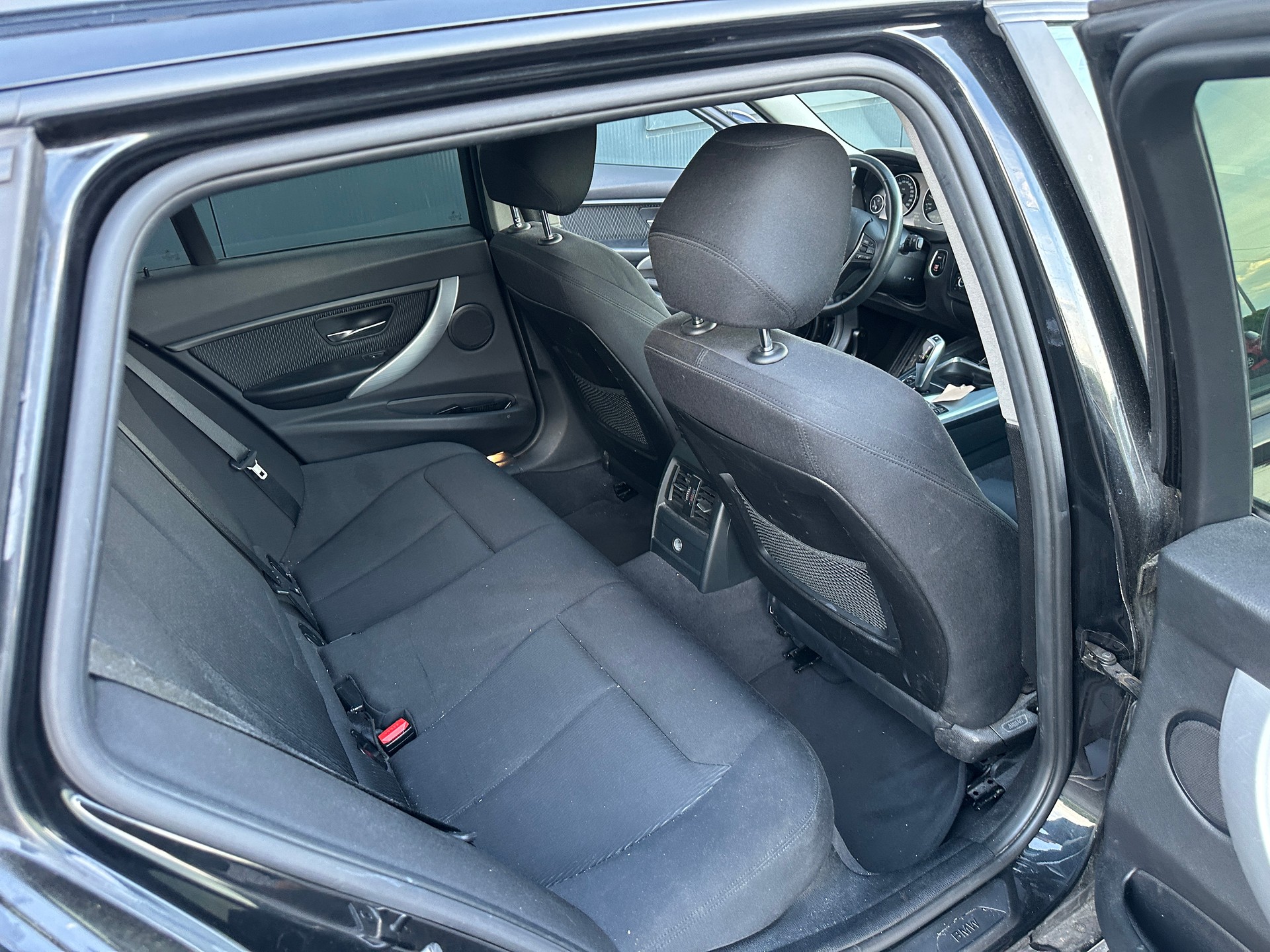 BMW 320i xDrive Touring Steptronic-image-13