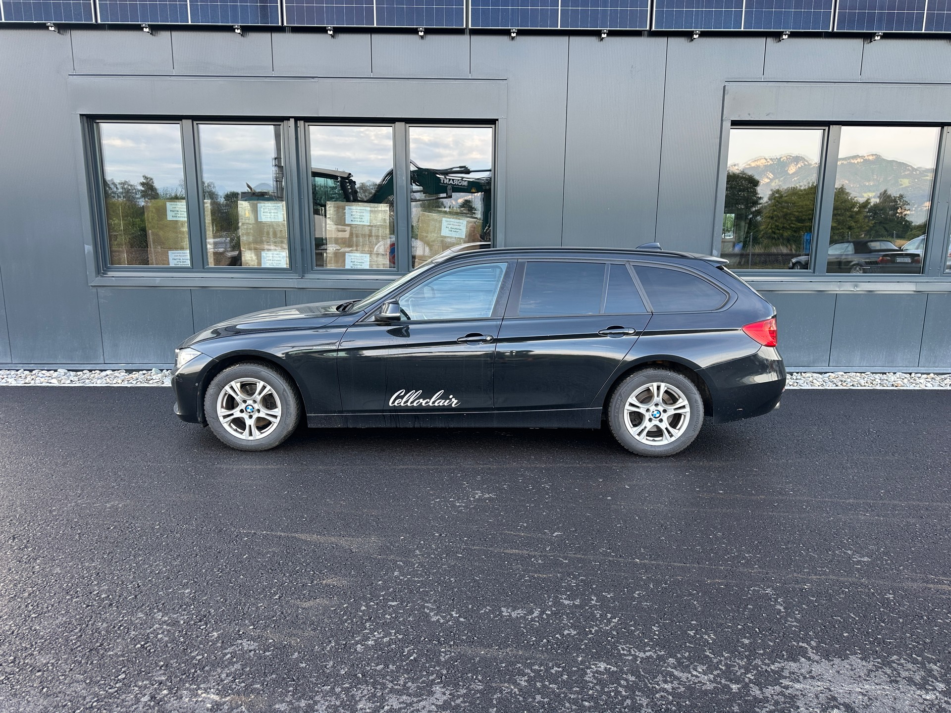 BMW 320i xDrive Touring Steptronic-image-3