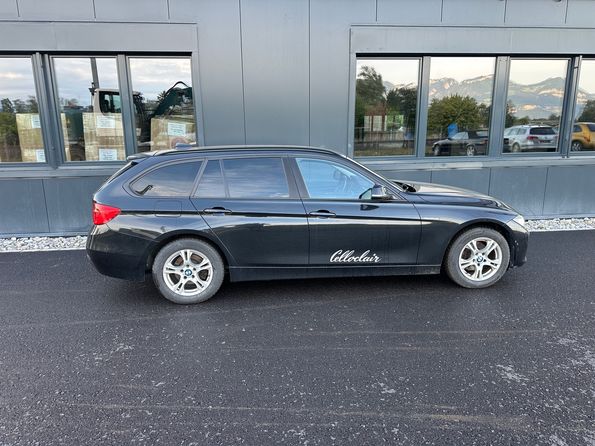 BMW 320i xDrive Touring Steptronic-image-5