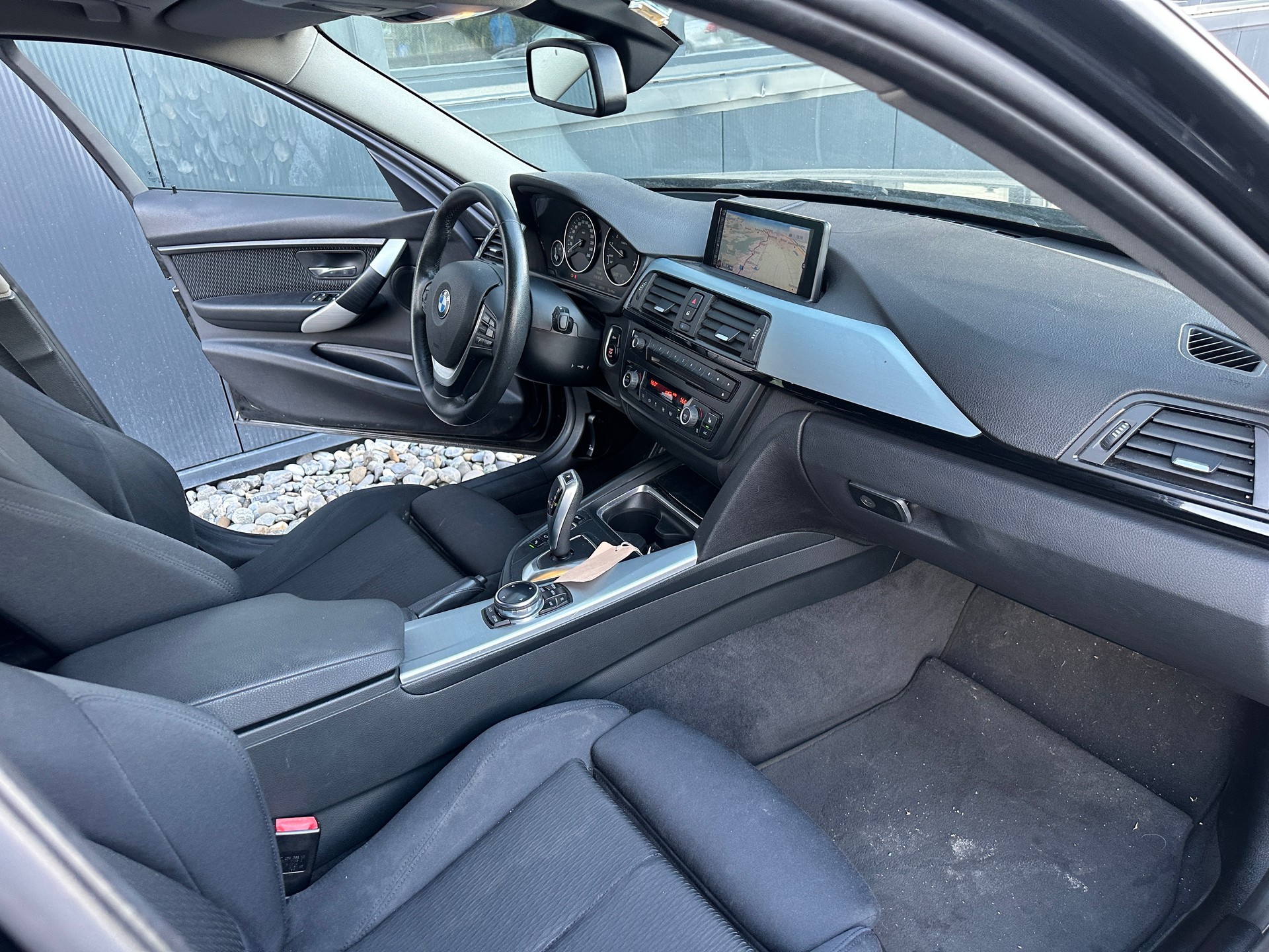 BMW 320i xDrive Touring Steptronic-image-12