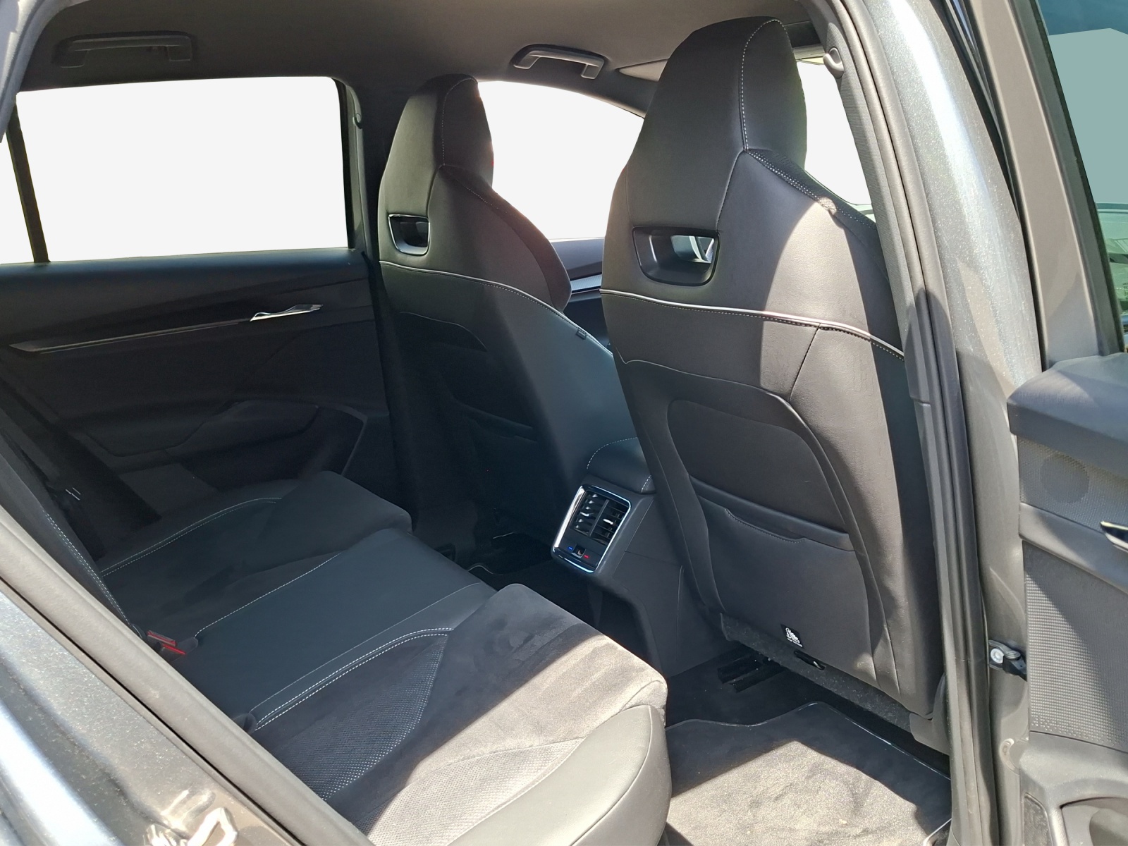 SKODA Enyaq iV 60-image-14