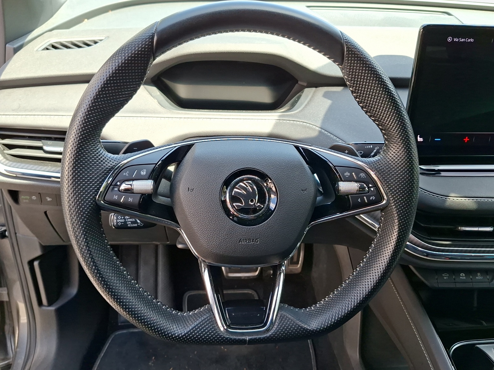 SKODA Enyaq iV 60-image-9