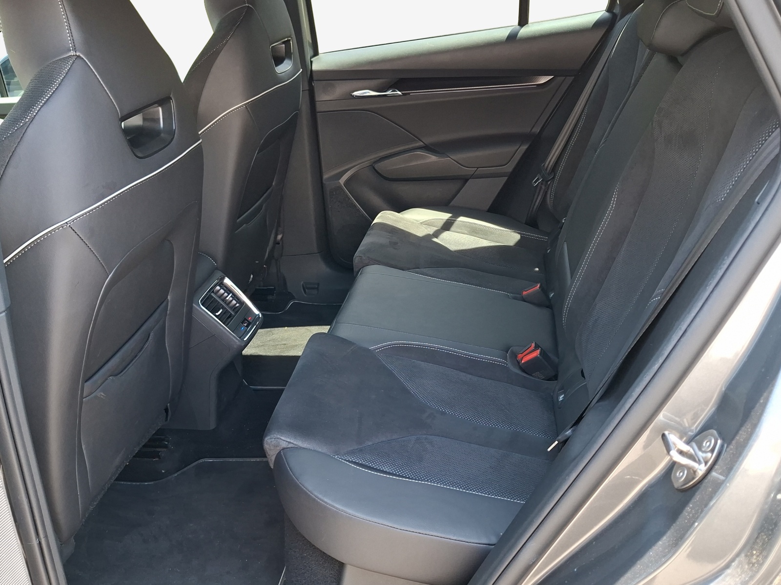 SKODA Enyaq iV 60-image-15