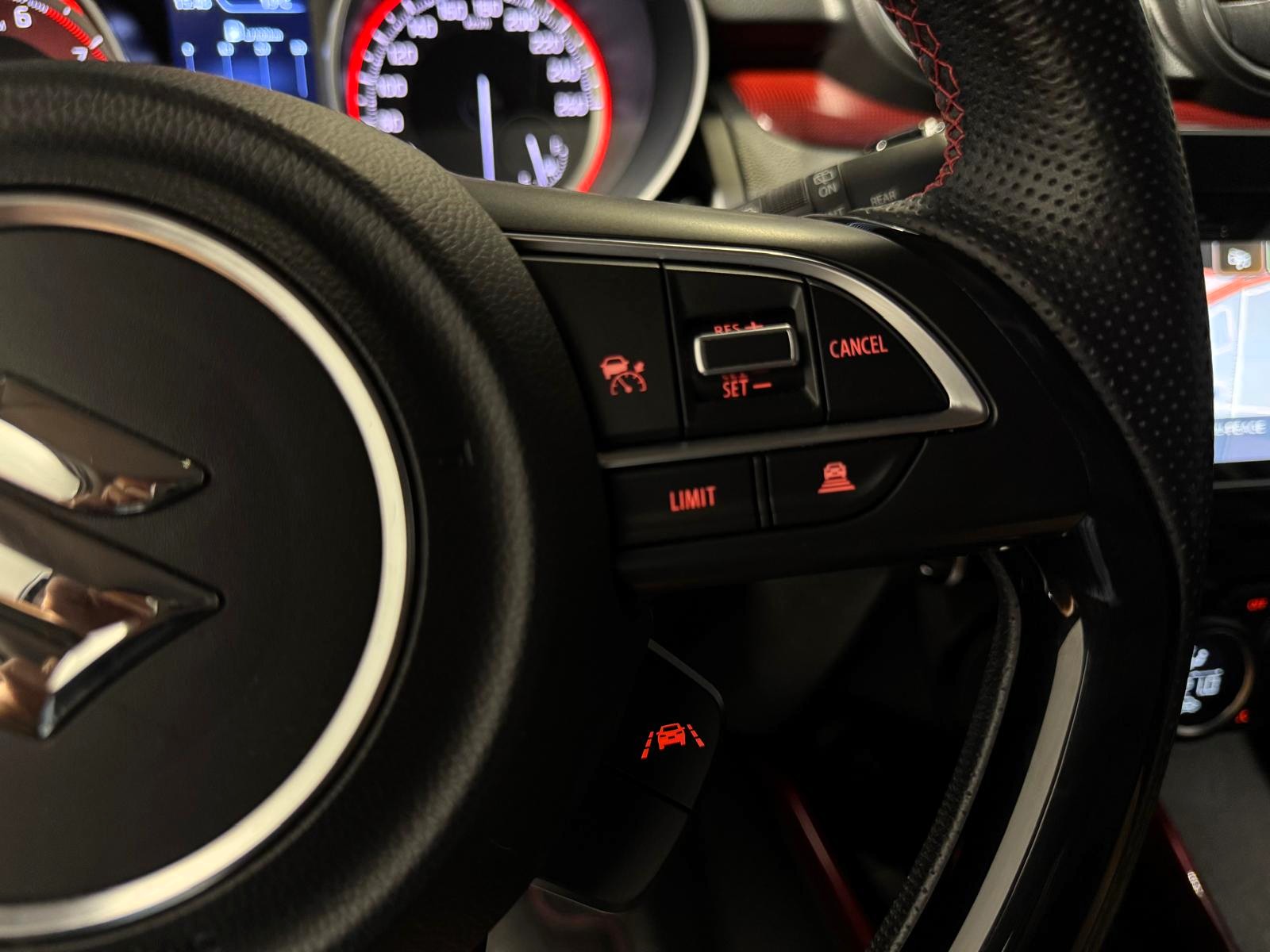 SUZUKI Swift Sport 1.4i 16V Compact Top Hybrid-image-10