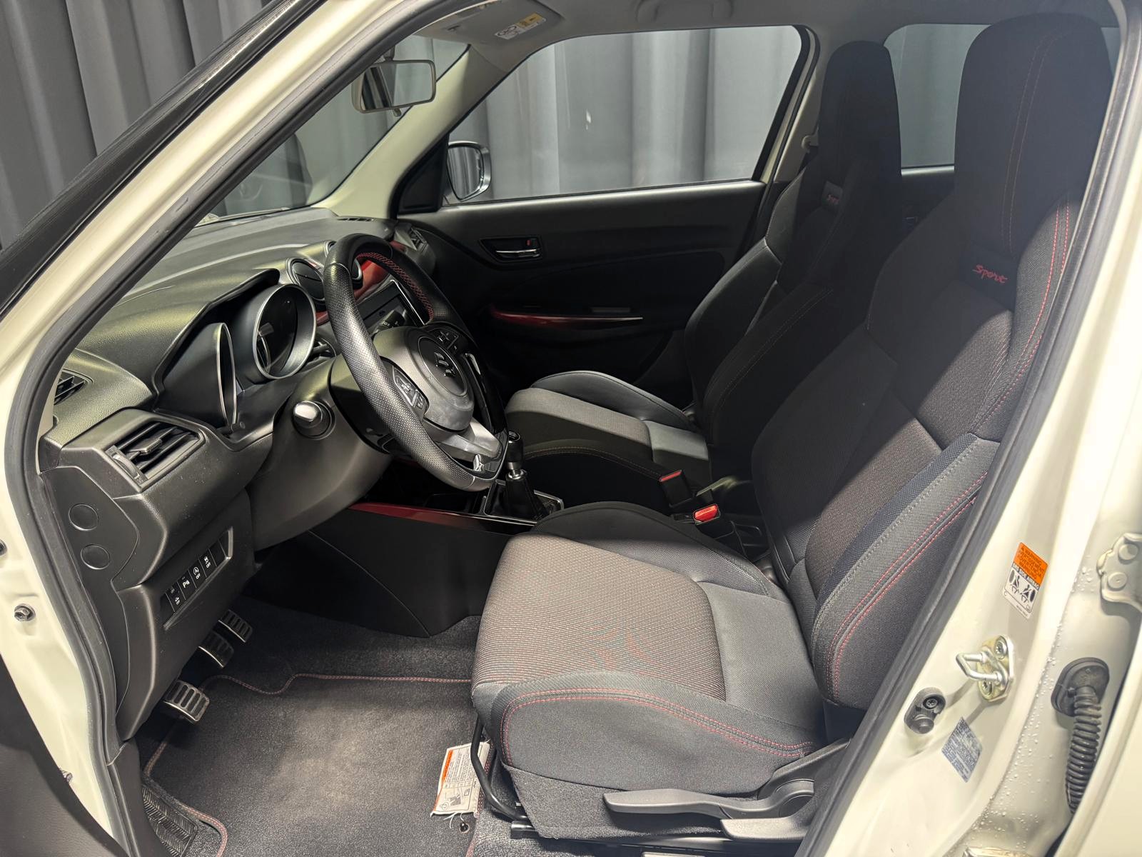 SUZUKI Swift Sport 1.4i 16V Compact Top Hybrid-image-6